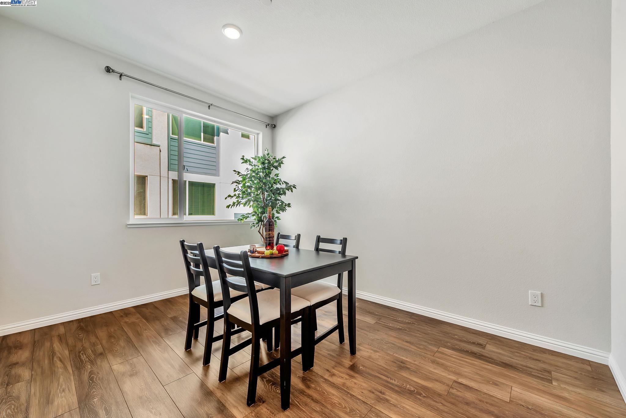 Detail Gallery Image 7 of 29 For 571 Apricot Way, San Jose,  CA 95133 - 3 Beds | 3/1 Baths