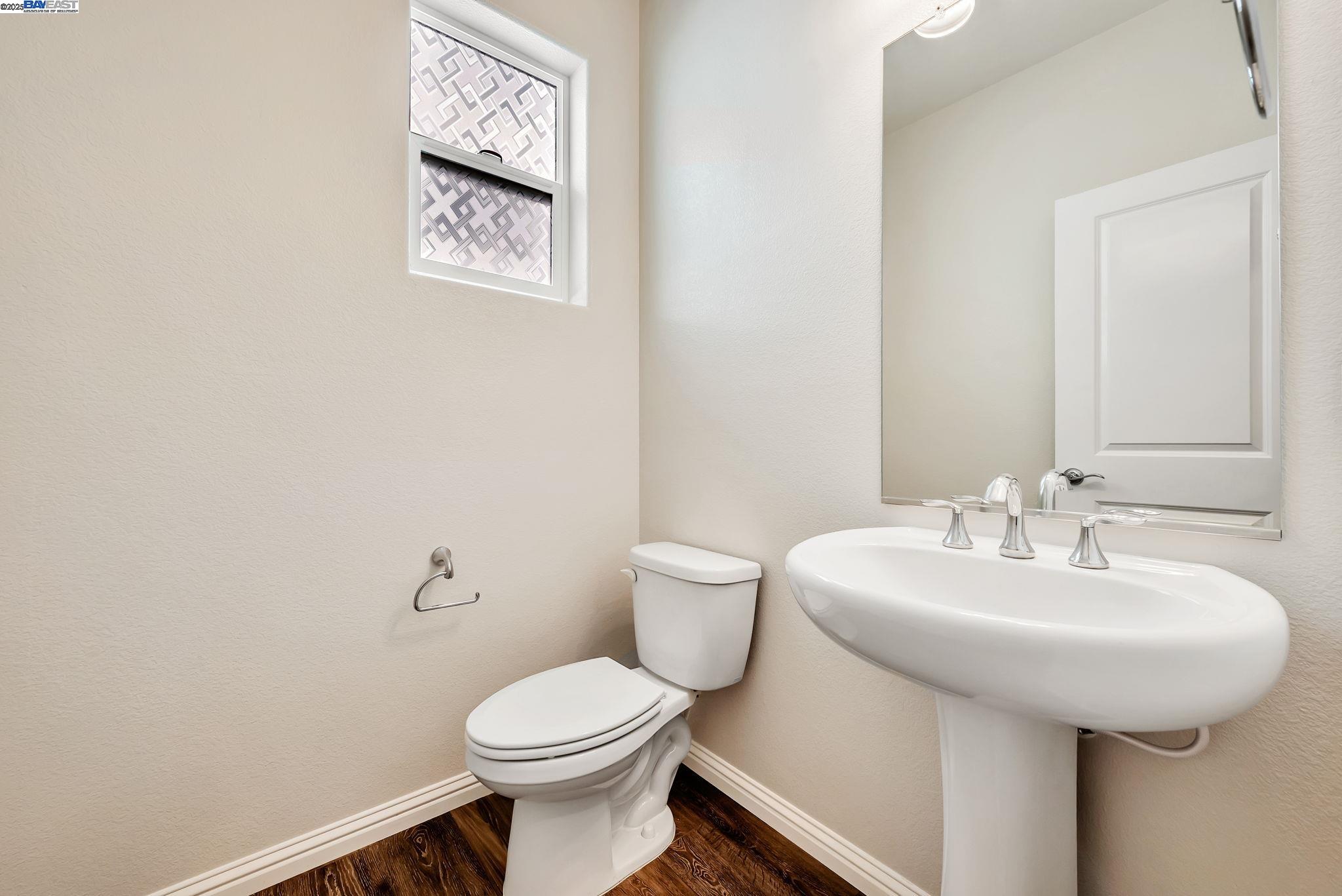 Detail Gallery Image 8 of 29 For 571 Apricot Way, San Jose,  CA 95133 - 3 Beds | 3/1 Baths