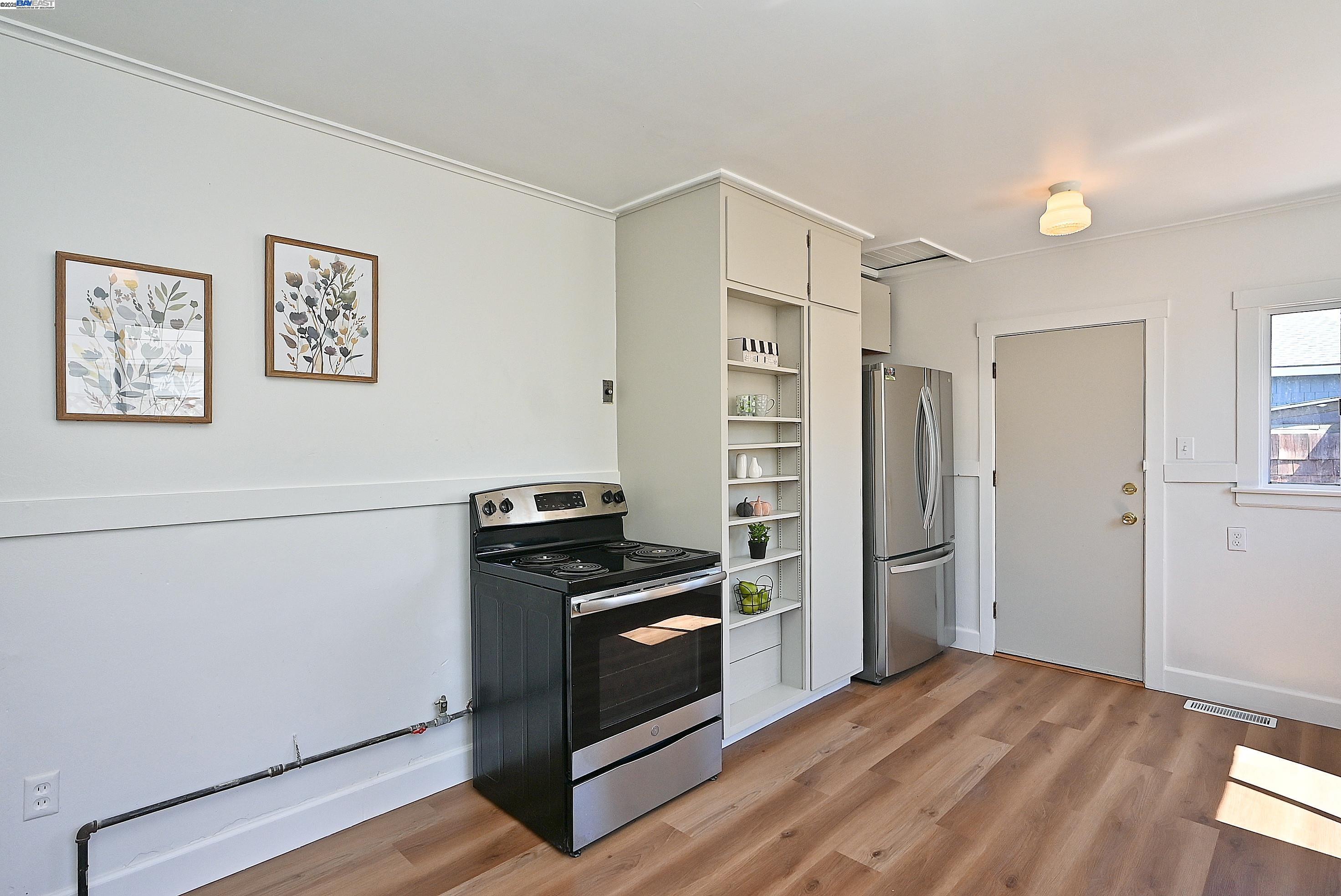 Detail Gallery Image 13 of 23 For 333 Central, Alameda,  CA 94501 - 2 Beds | 1 Baths
