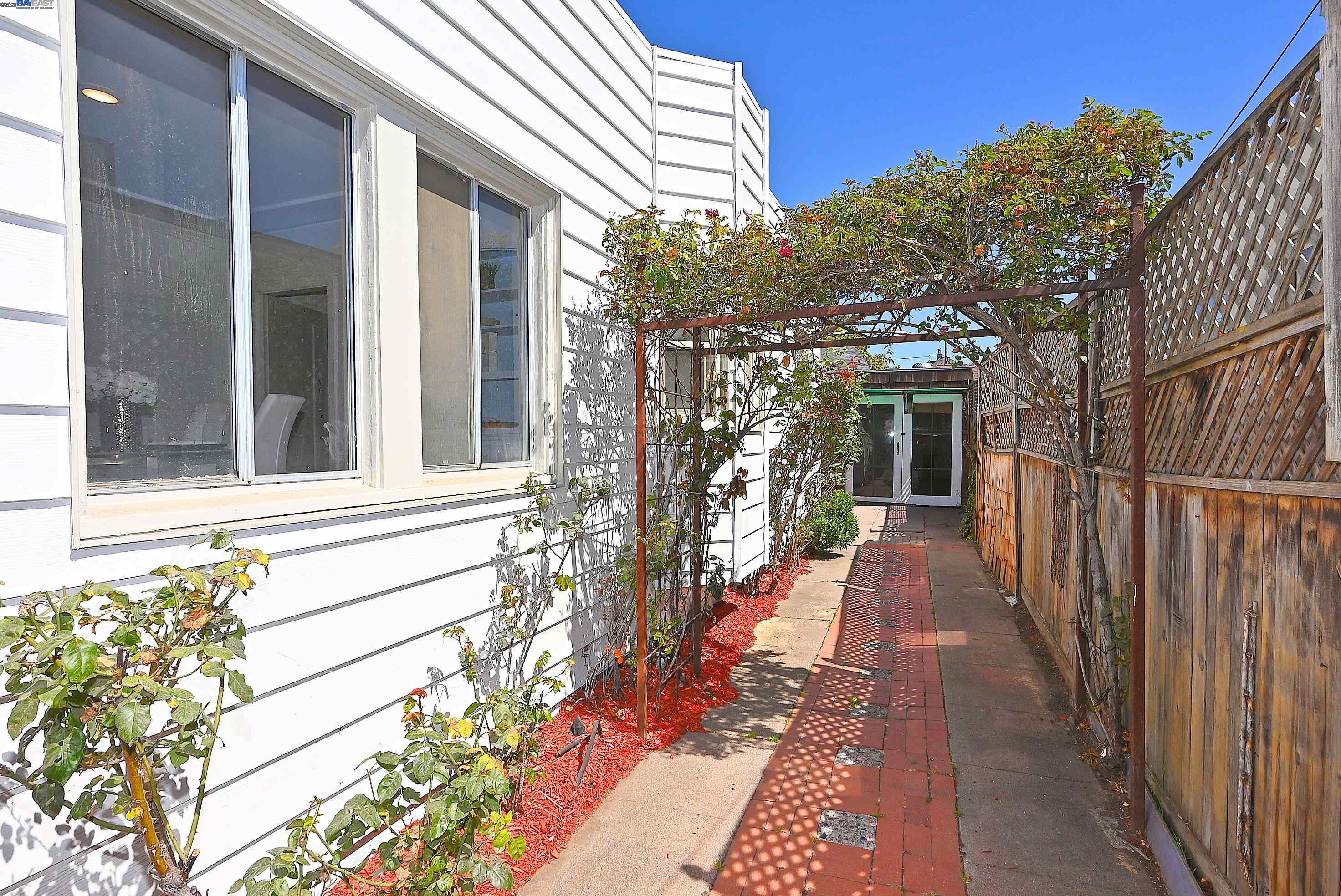 Detail Gallery Image 21 of 23 For 333 Central, Alameda,  CA 94501 - 2 Beds | 1 Baths