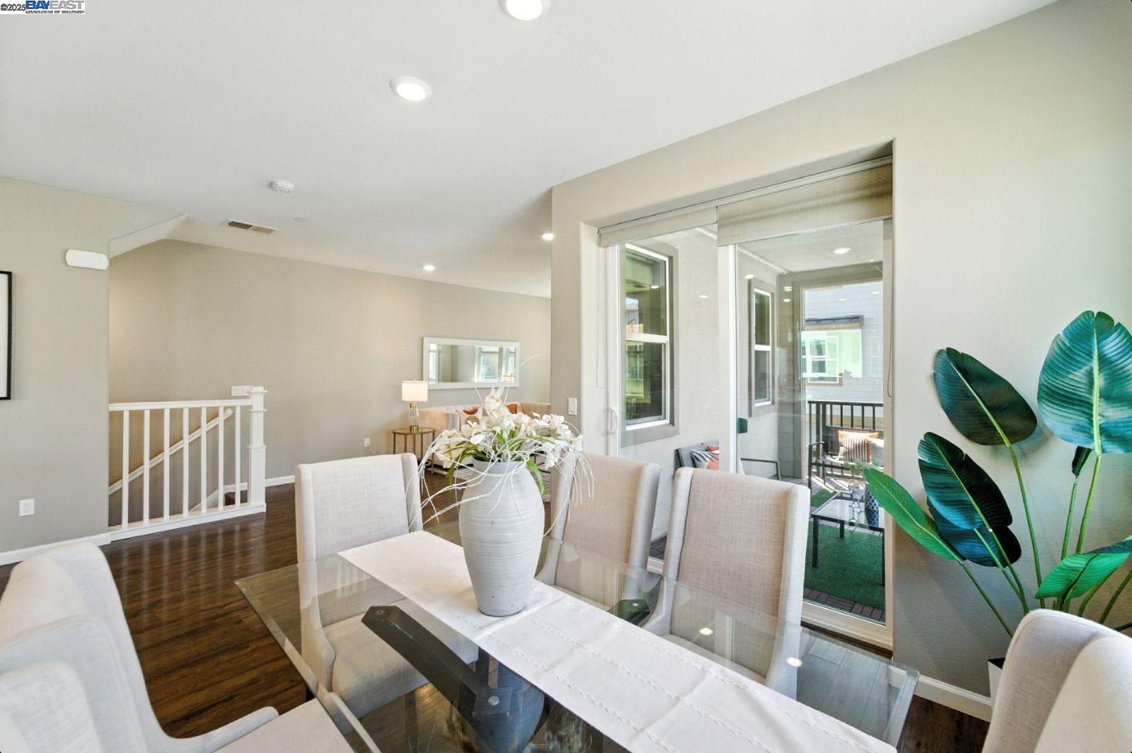 Detail Gallery Image 11 of 48 For 418 Desert Holly St, Milpitas,  CA 95035 - 4 Beds | 3/1 Baths