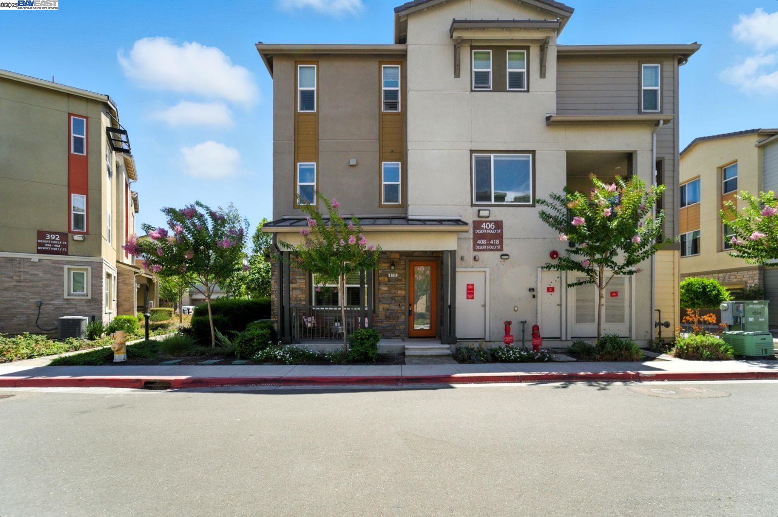 Detail Gallery Image 3 of 48 For 418 Desert Holly St, Milpitas,  CA 95035 - 4 Beds | 3/1 Baths