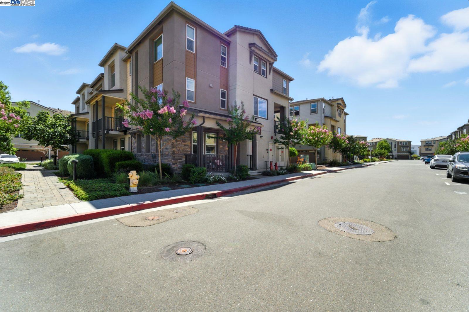Detail Gallery Image 33 of 48 For 418 Desert Holly St, Milpitas,  CA 95035 - 4 Beds | 3/1 Baths
