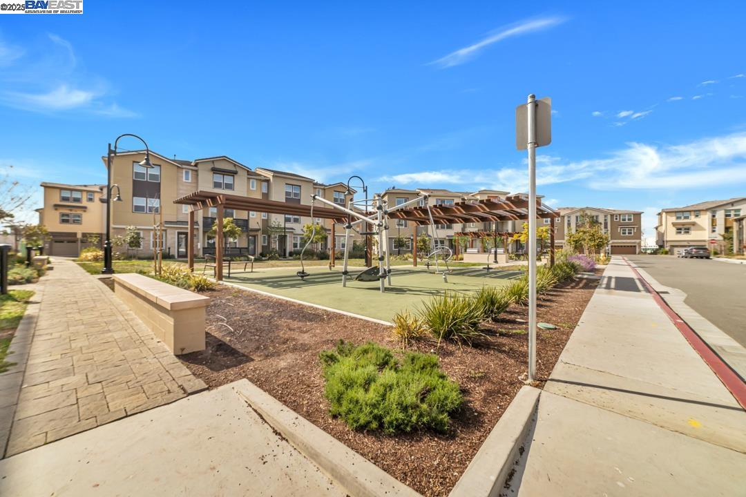 Detail Gallery Image 34 of 48 For 418 Desert Holly St, Milpitas,  CA 95035 - 4 Beds | 3/1 Baths
