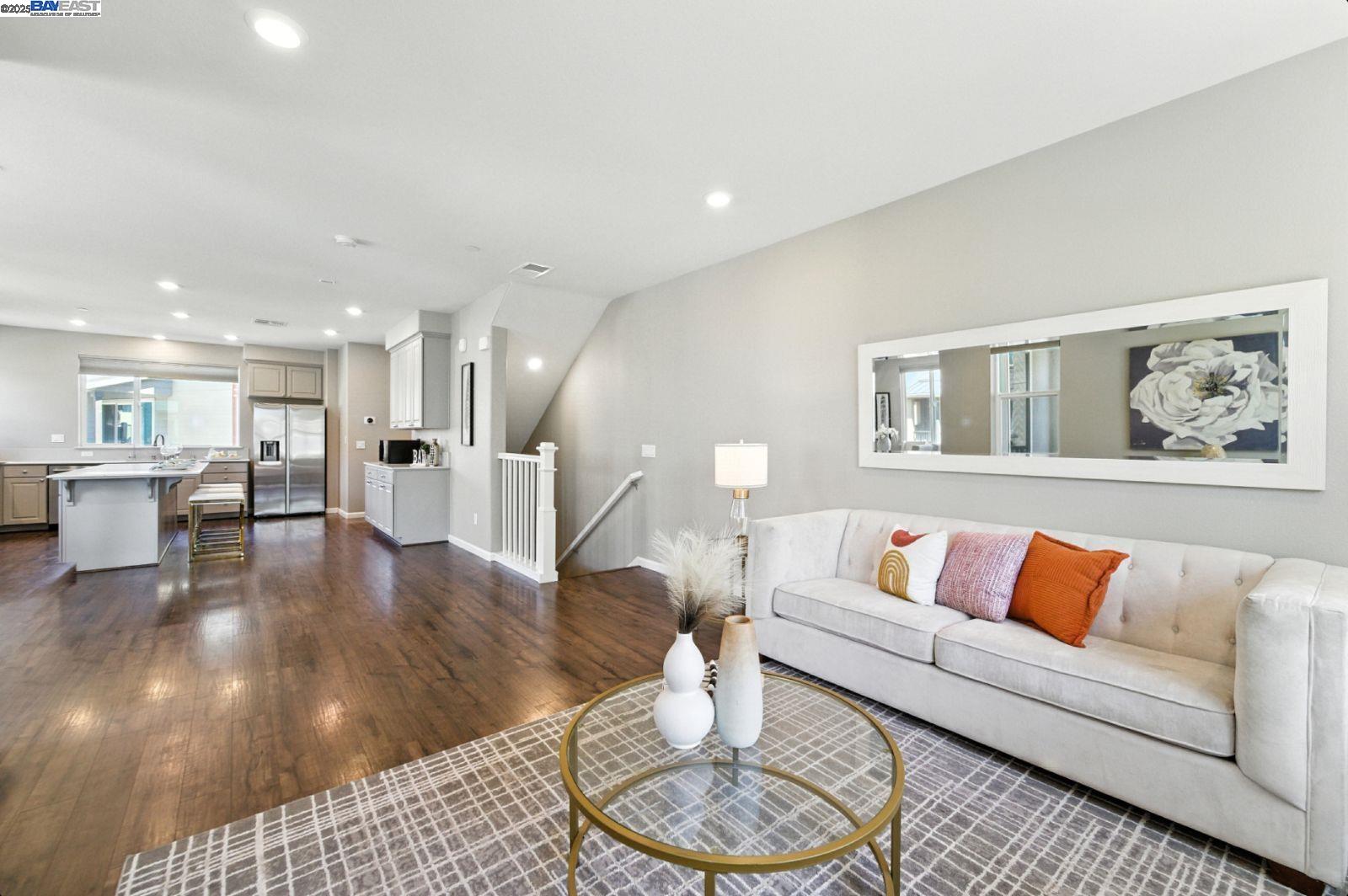 Detail Gallery Image 6 of 48 For 418 Desert Holly St, Milpitas,  CA 95035 - 4 Beds | 3/1 Baths