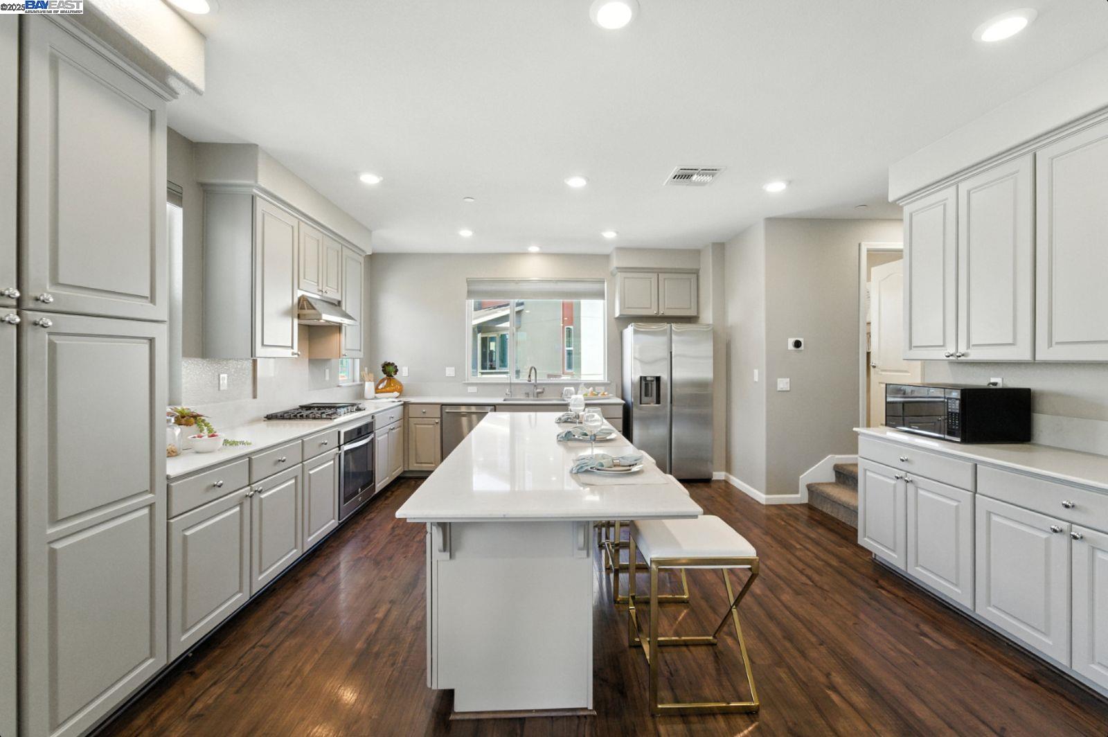 Detail Gallery Image 8 of 48 For 418 Desert Holly St, Milpitas,  CA 95035 - 4 Beds | 3/1 Baths