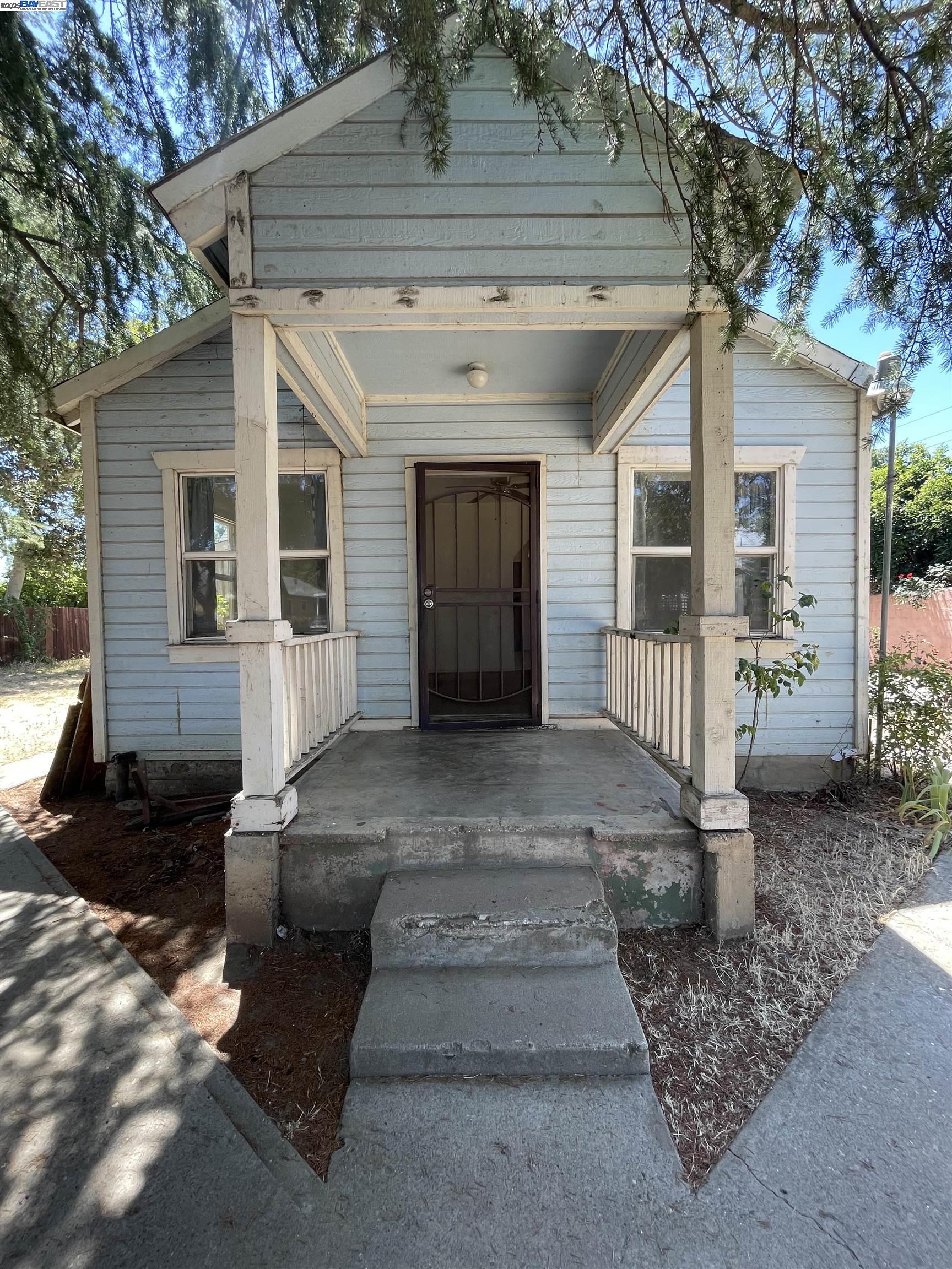 Detail Gallery Image 1 of 1 For 2750 33rd Ave, Sacramento,  CA 95824 - 2 Beds | 1 Baths
