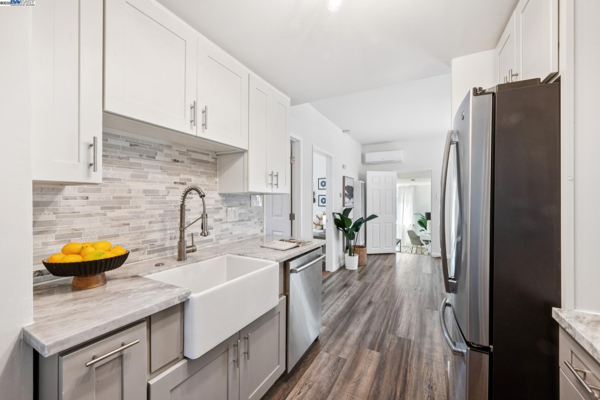 Detail Gallery Image 11 of 55 For 2449 26th Avenue, Oakland,  CA 94601 - 4 Beds | 2 Baths