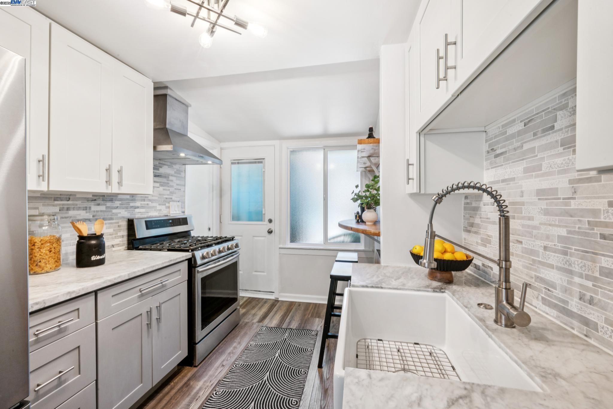 Detail Gallery Image 12 of 55 For 2449 26th Avenue, Oakland,  CA 94601 - 4 Beds | 2 Baths