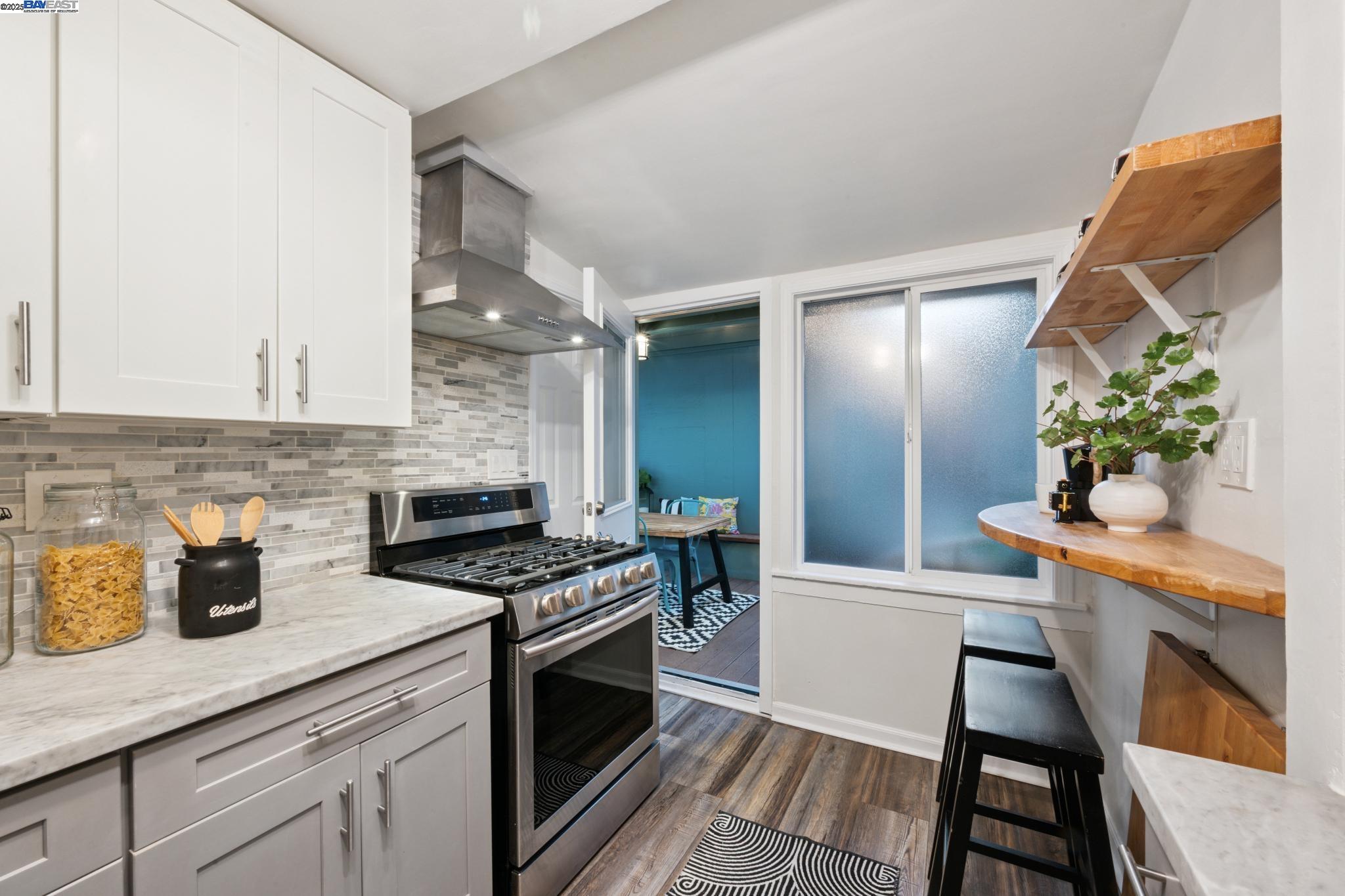 Detail Gallery Image 13 of 55 For 2449 26th Avenue, Oakland,  CA 94601 - 4 Beds | 2 Baths