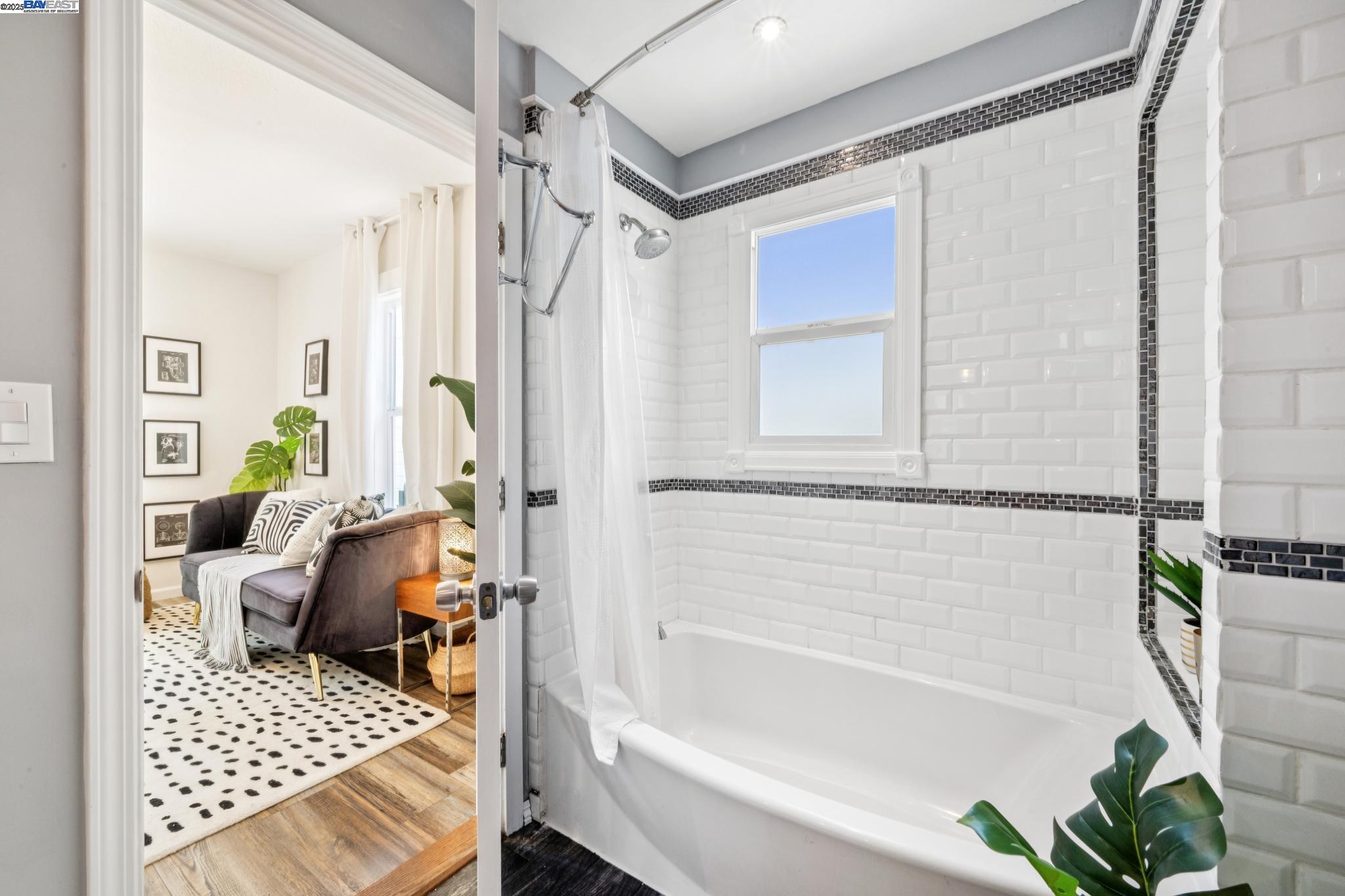 Detail Gallery Image 20 of 55 For 2449 26th Avenue, Oakland,  CA 94601 - 4 Beds | 2 Baths