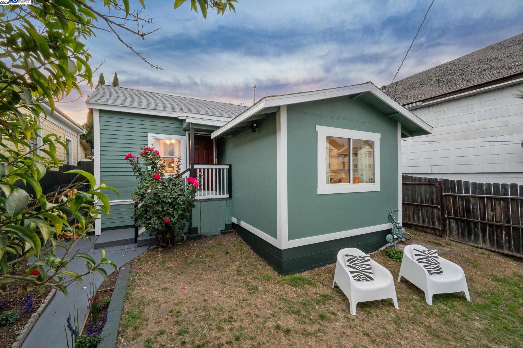 Detail Gallery Image 3 of 55 For 2449 26th Avenue, Oakland,  CA 94601 - 4 Beds | 2 Baths