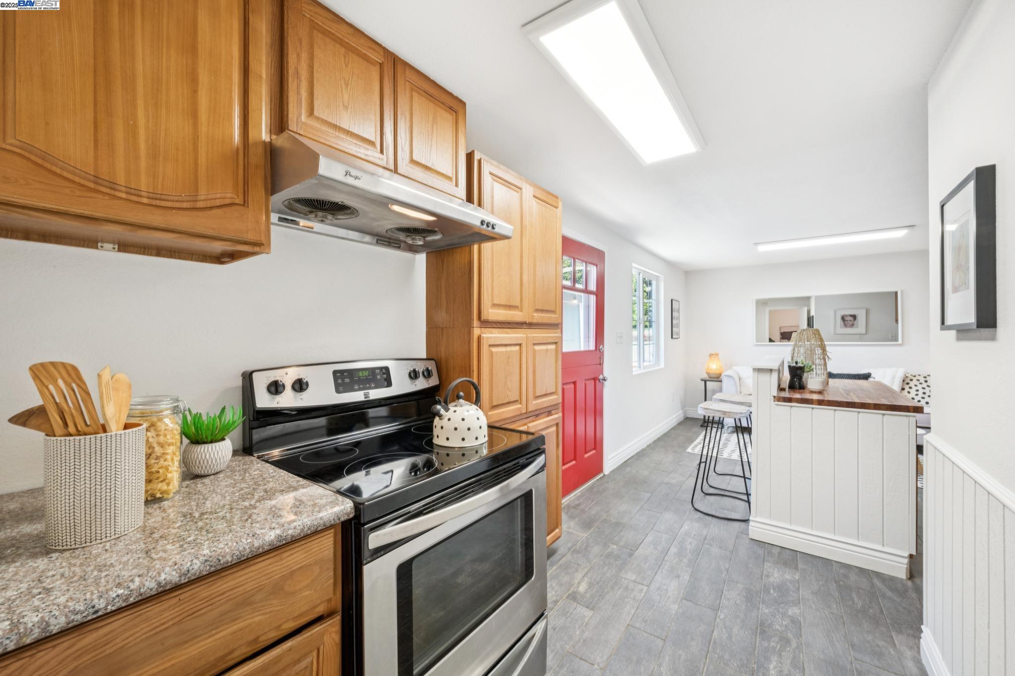 Detail Gallery Image 32 of 55 For 2449 26th Avenue, Oakland,  CA 94601 - 4 Beds | 2 Baths