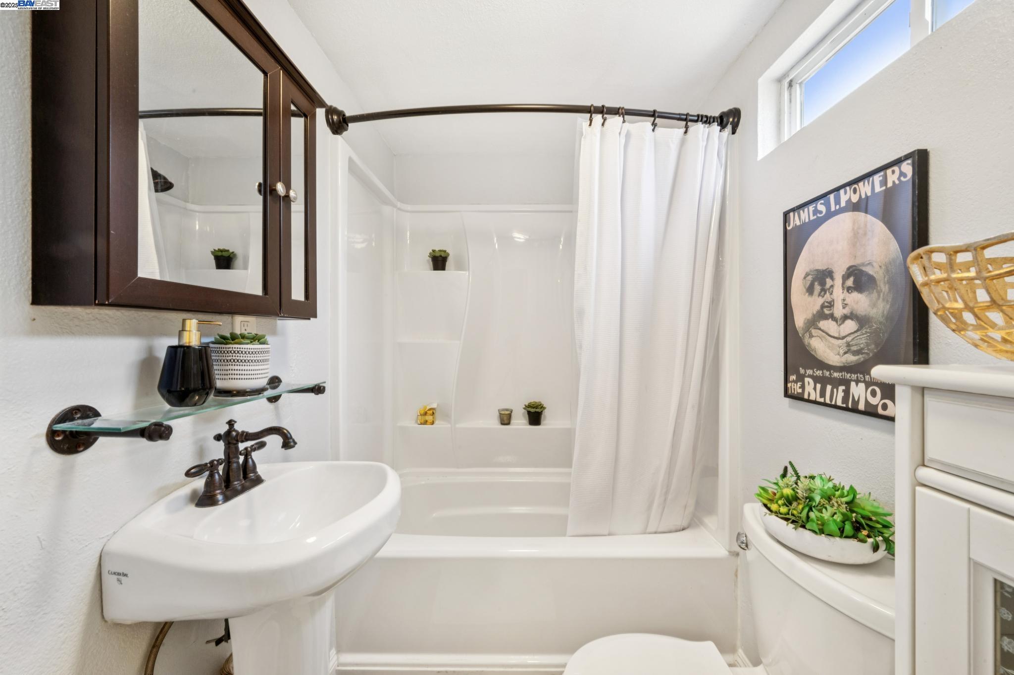 Detail Gallery Image 35 of 55 For 2449 26th Avenue, Oakland,  CA 94601 - 4 Beds | 2 Baths