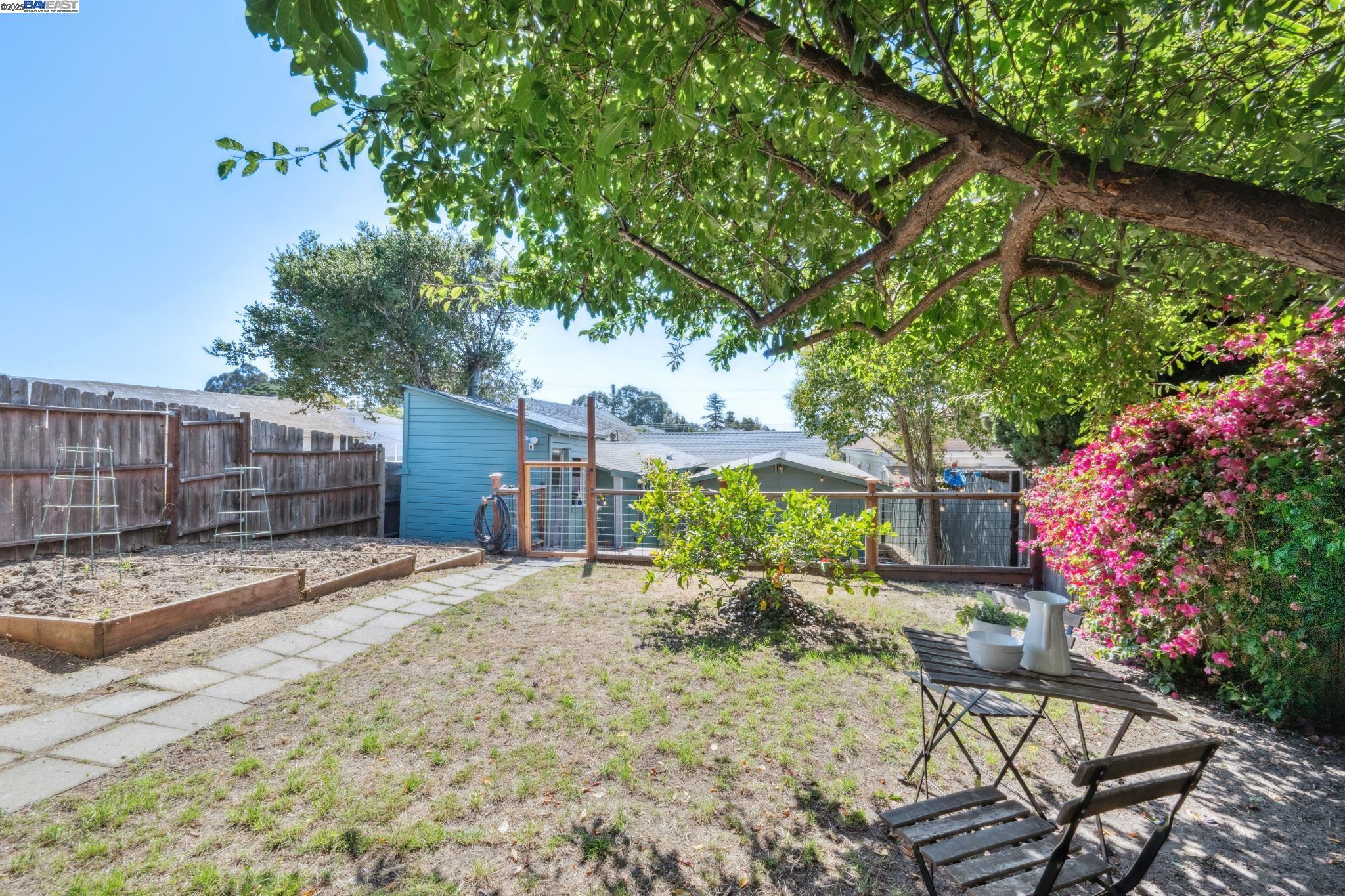 Detail Gallery Image 43 of 55 For 2449 26th Avenue, Oakland,  CA 94601 - 4 Beds | 2 Baths