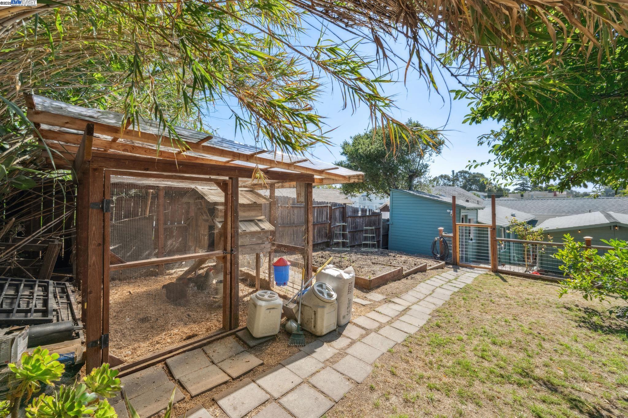 Detail Gallery Image 45 of 55 For 2449 26th Avenue, Oakland,  CA 94601 - 4 Beds | 2 Baths