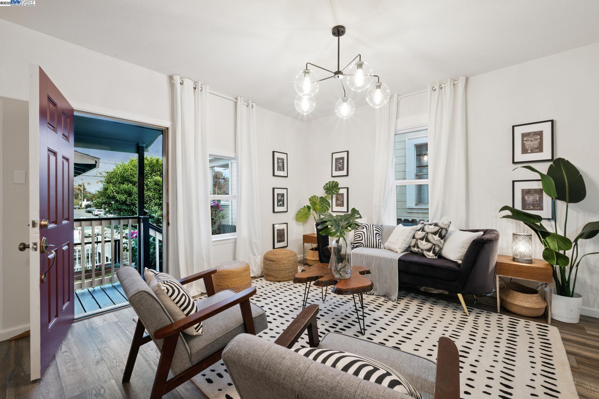 Detail Gallery Image 6 of 55 For 2449 26th Avenue, Oakland,  CA 94601 - 4 Beds | 2 Baths
