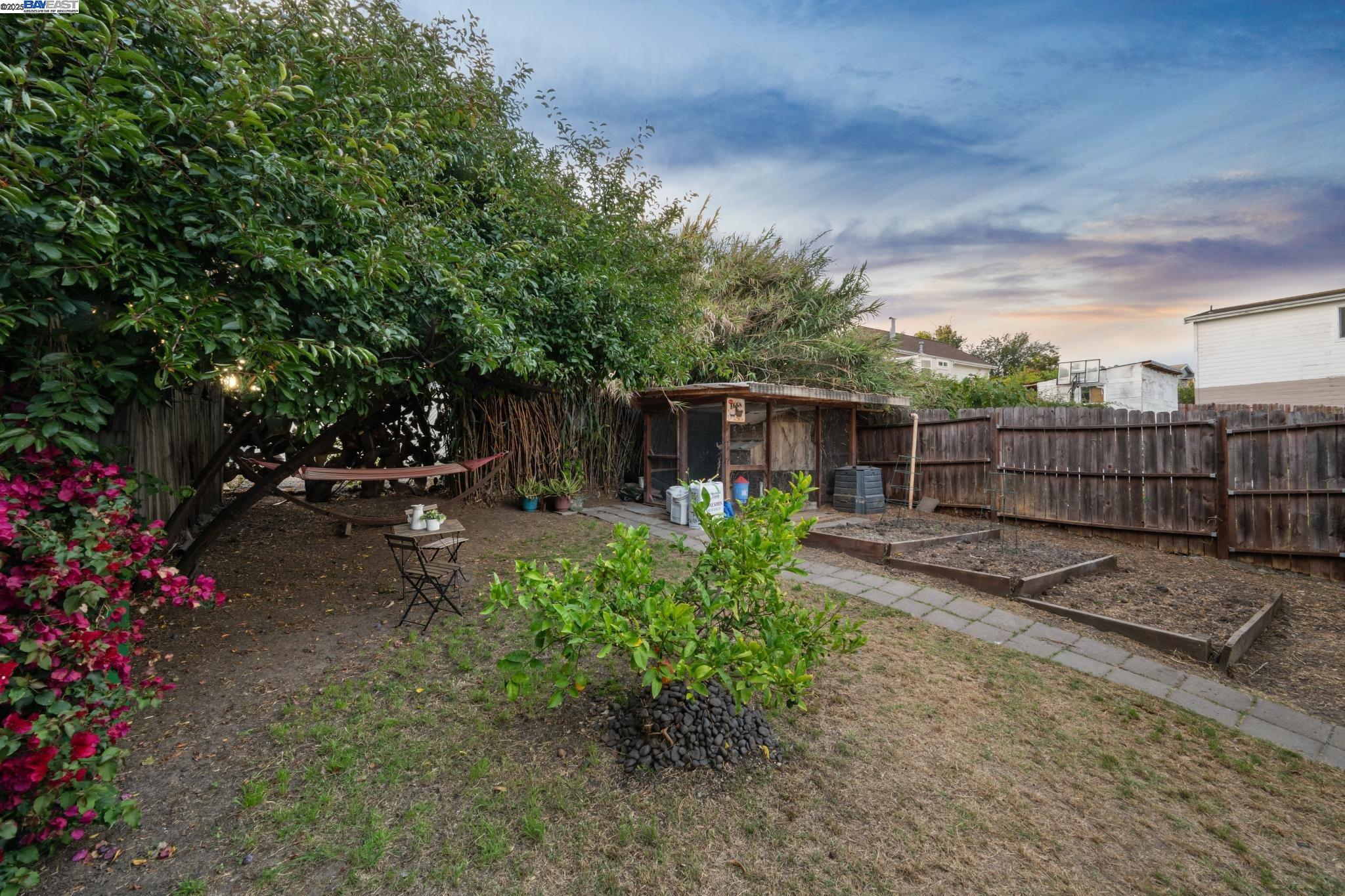 Detail Gallery Image 51 of 55 For 2449 26th Avenue, Oakland,  CA 94601 - 4 Beds | 2 Baths