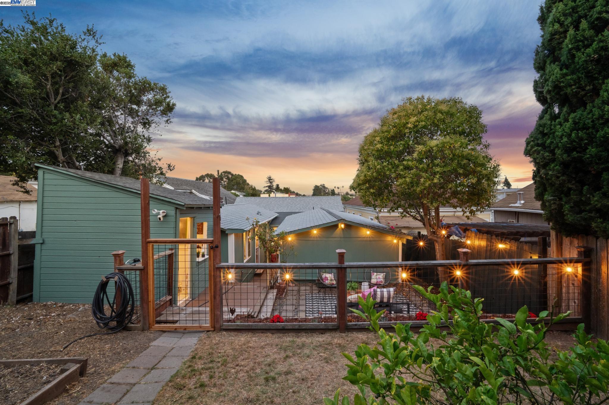 Detail Gallery Image 53 of 55 For 2449 26th Avenue, Oakland,  CA 94601 - 4 Beds | 2 Baths