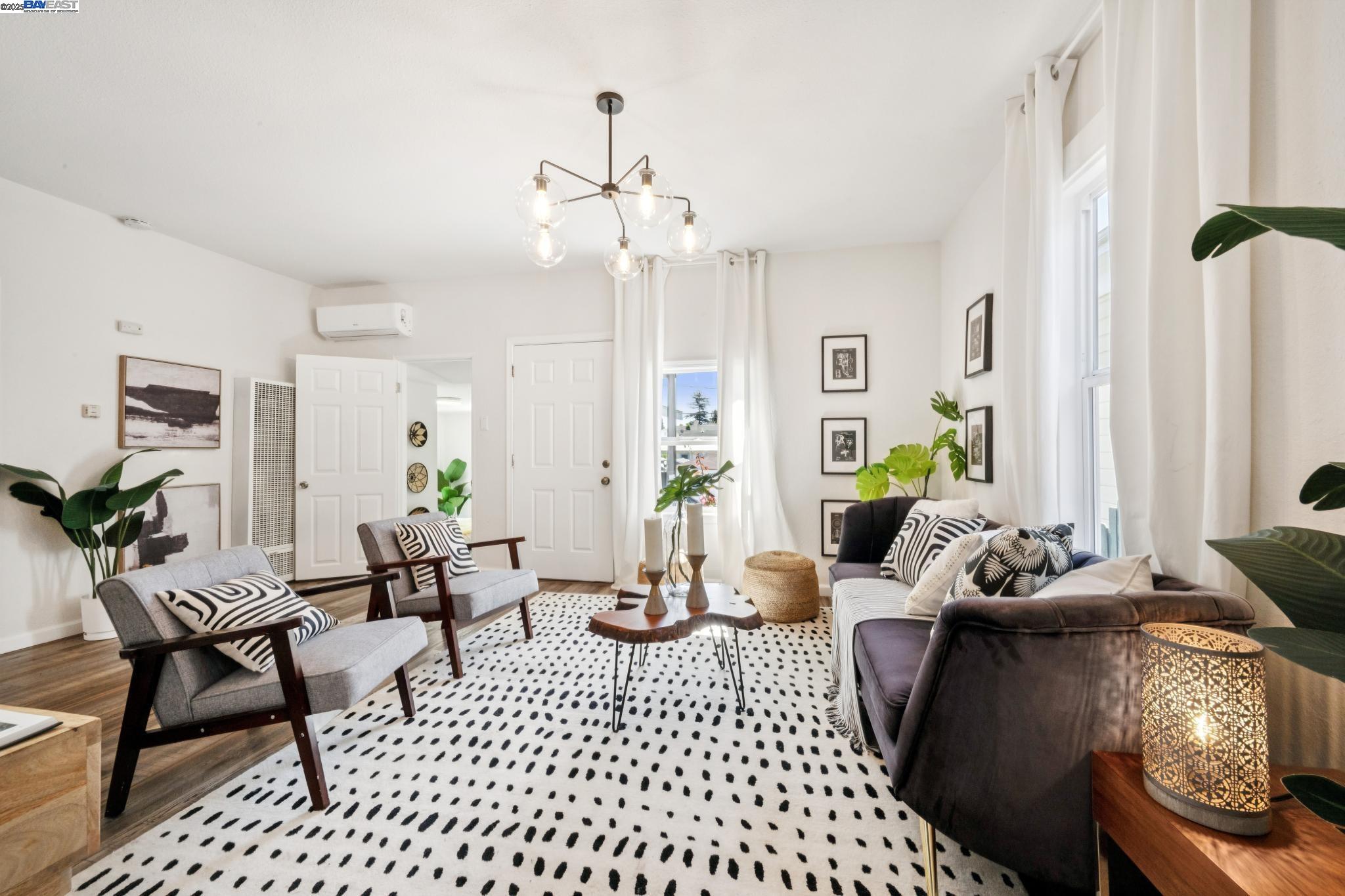 Detail Gallery Image 8 of 55 For 2449 26th Avenue, Oakland,  CA 94601 - 4 Beds | 2 Baths