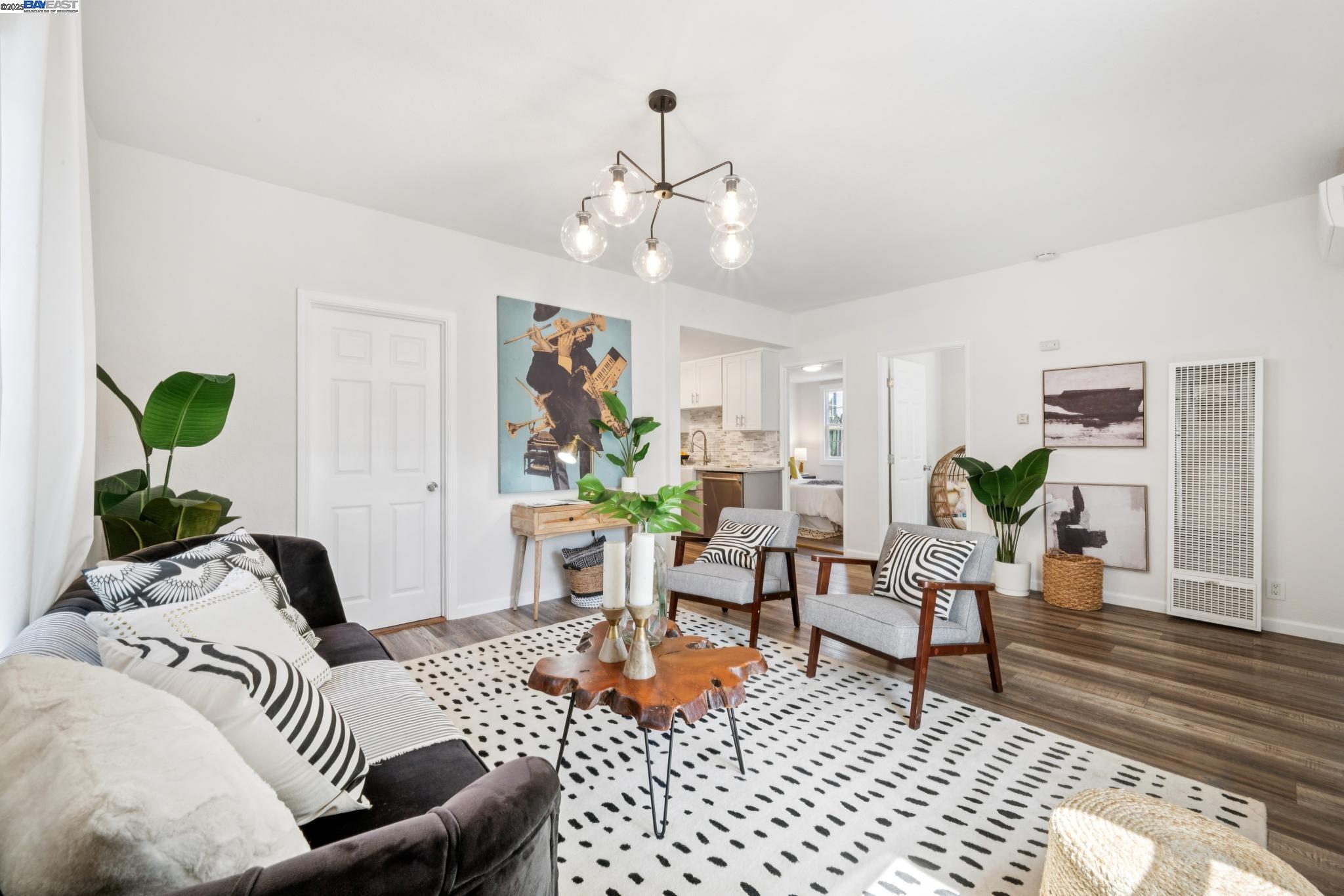 Detail Gallery Image 9 of 55 For 2449 26th Avenue, Oakland,  CA 94601 - 4 Beds | 2 Baths