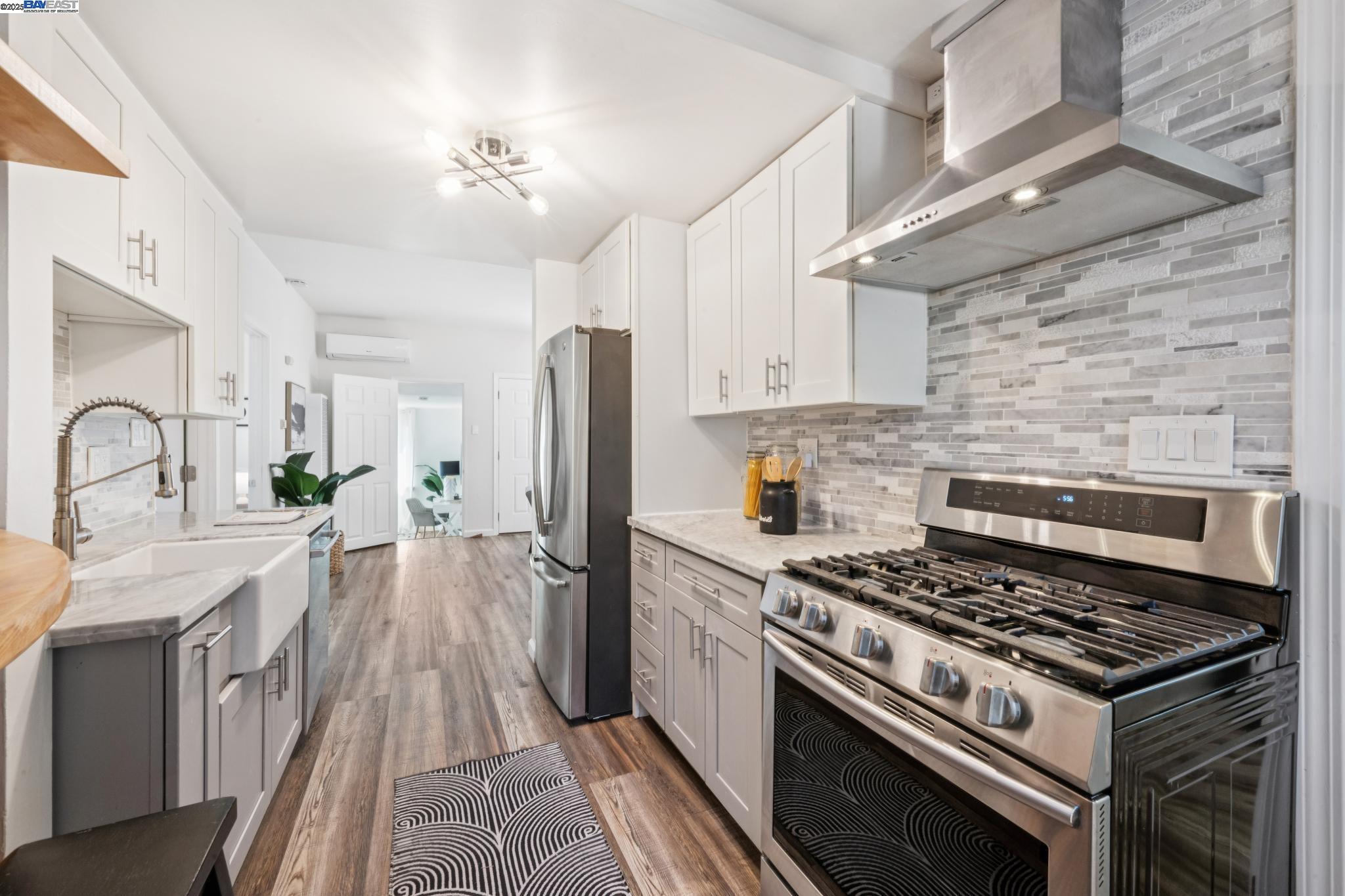Detail Gallery Image 10 of 55 For 2449 26th Avenue, Oakland,  CA 94601 - 4 Beds | 2 Baths