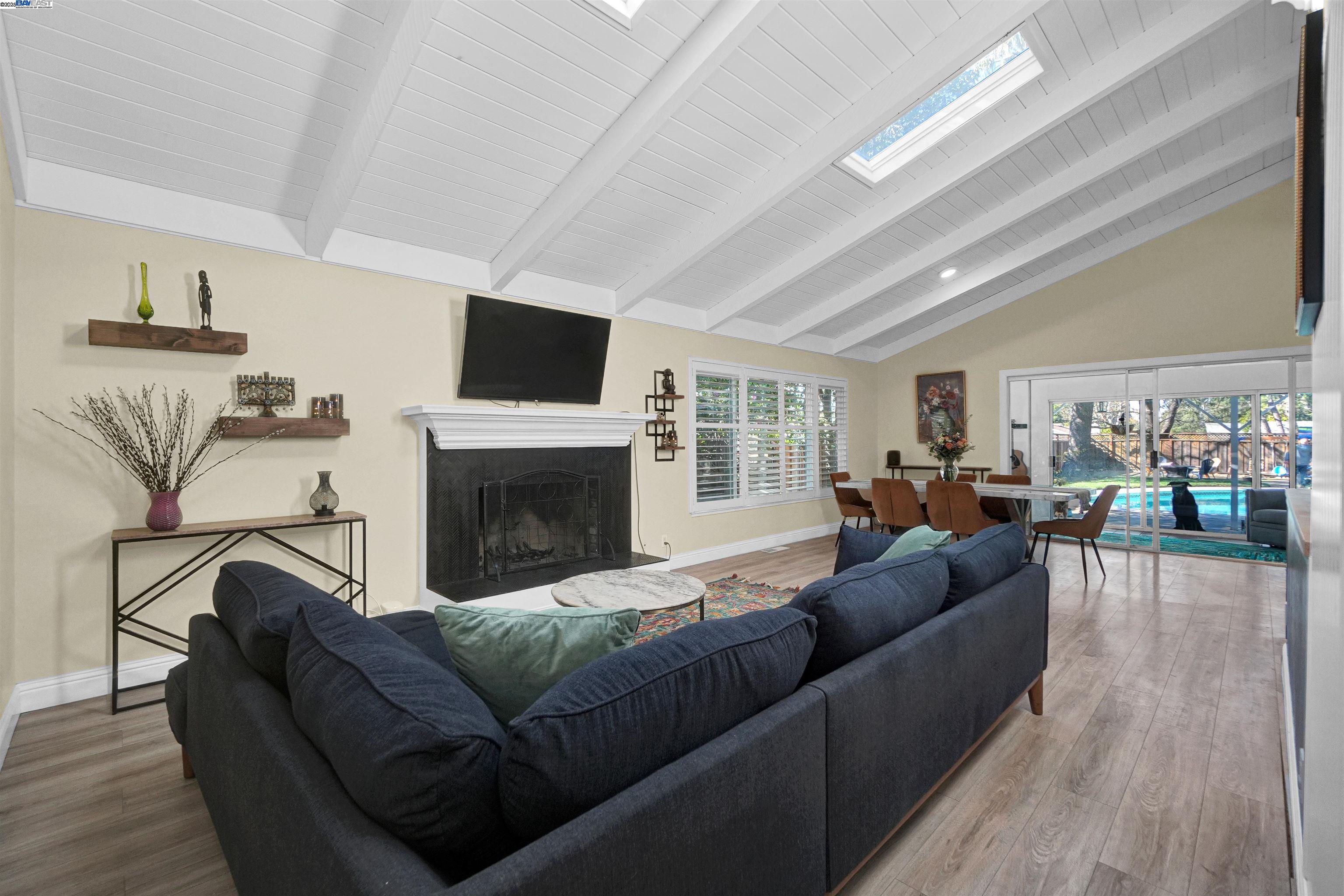 Detail Gallery Image 11 of 39 For 55 Normandy Ln, Walnut Creek,  CA 94598 - 3 Beds | 2 Baths