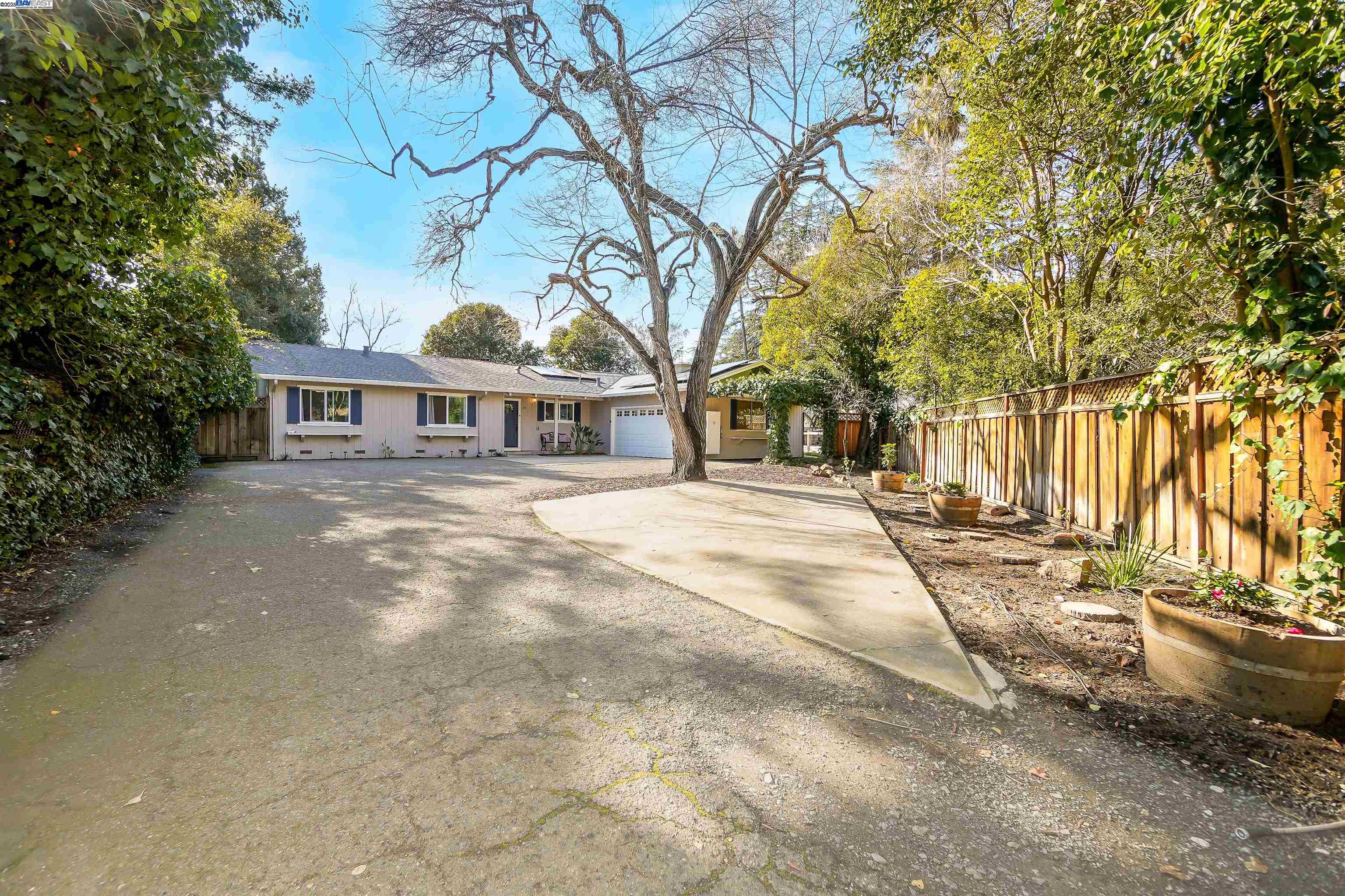 Detail Gallery Image 4 of 39 For 55 Normandy Ln, Walnut Creek,  CA 94598 - 3 Beds | 2 Baths