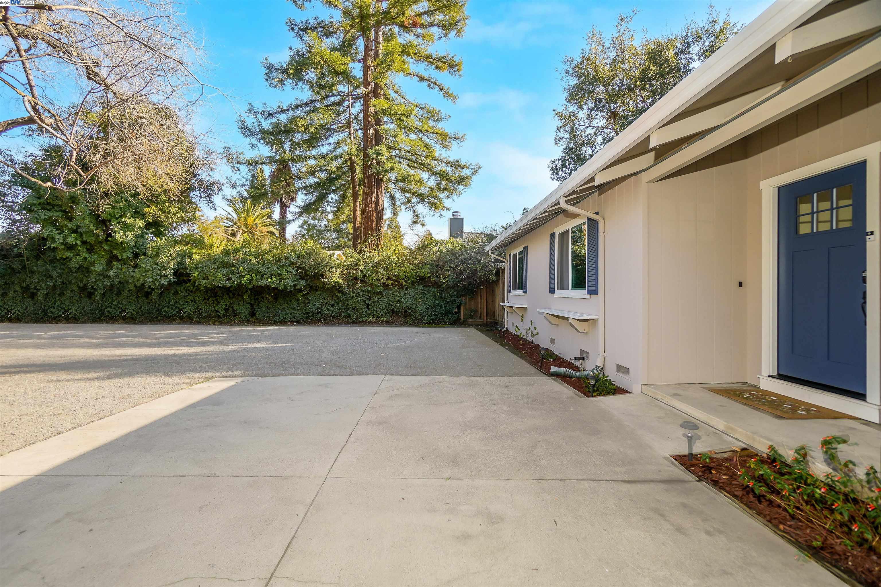 Detail Gallery Image 6 of 39 For 55 Normandy Ln, Walnut Creek,  CA 94598 - 3 Beds | 2 Baths
