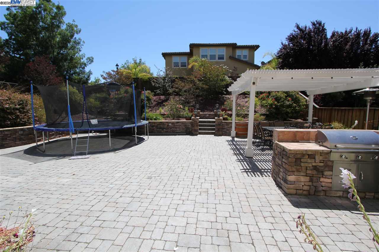 Detail Gallery Image 18 of 20 For 5199 Salerno Dr, Dublin,  CA 94568-7357 - 4 Beds | 3 Baths