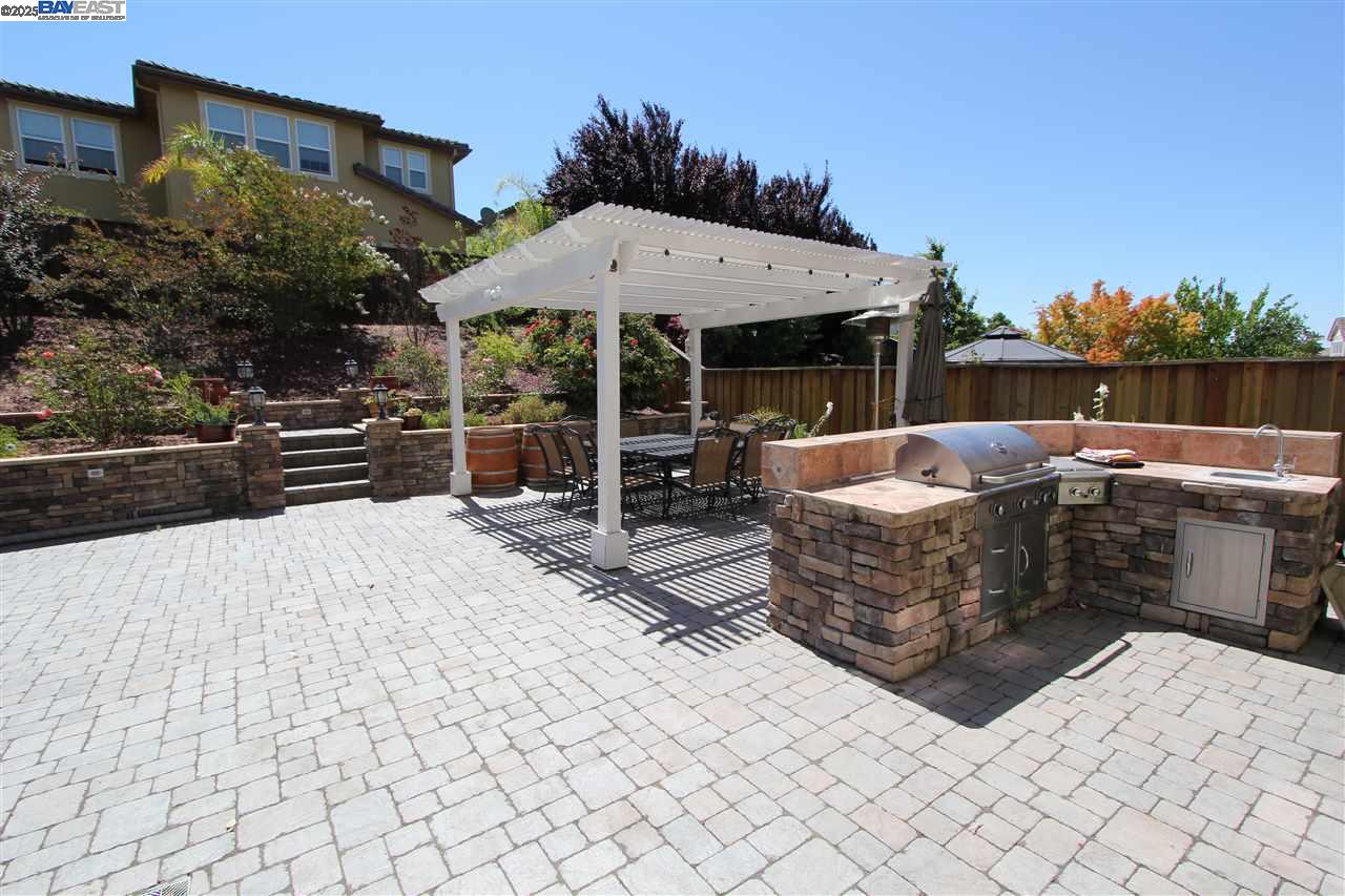 Detail Gallery Image 19 of 20 For 5199 Salerno Dr, Dublin,  CA 94568-7357 - 4 Beds | 3 Baths