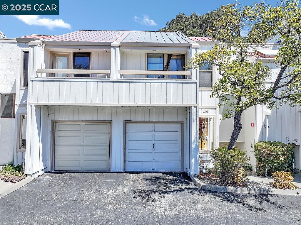 Detail Gallery Image 1 of 27 For 130 Creekside Ct, El Sobrante,  CA 94803 - 2 Beds | 2 Baths