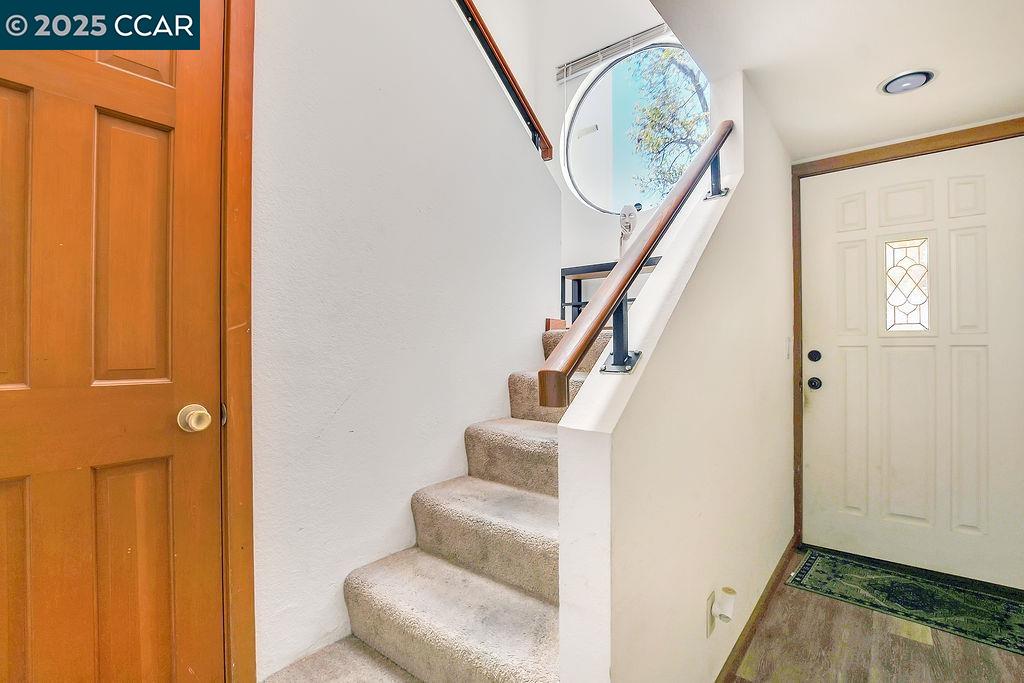 Detail Gallery Image 16 of 27 For 130 Creekside Ct, El Sobrante,  CA 94803 - 2 Beds | 2 Baths