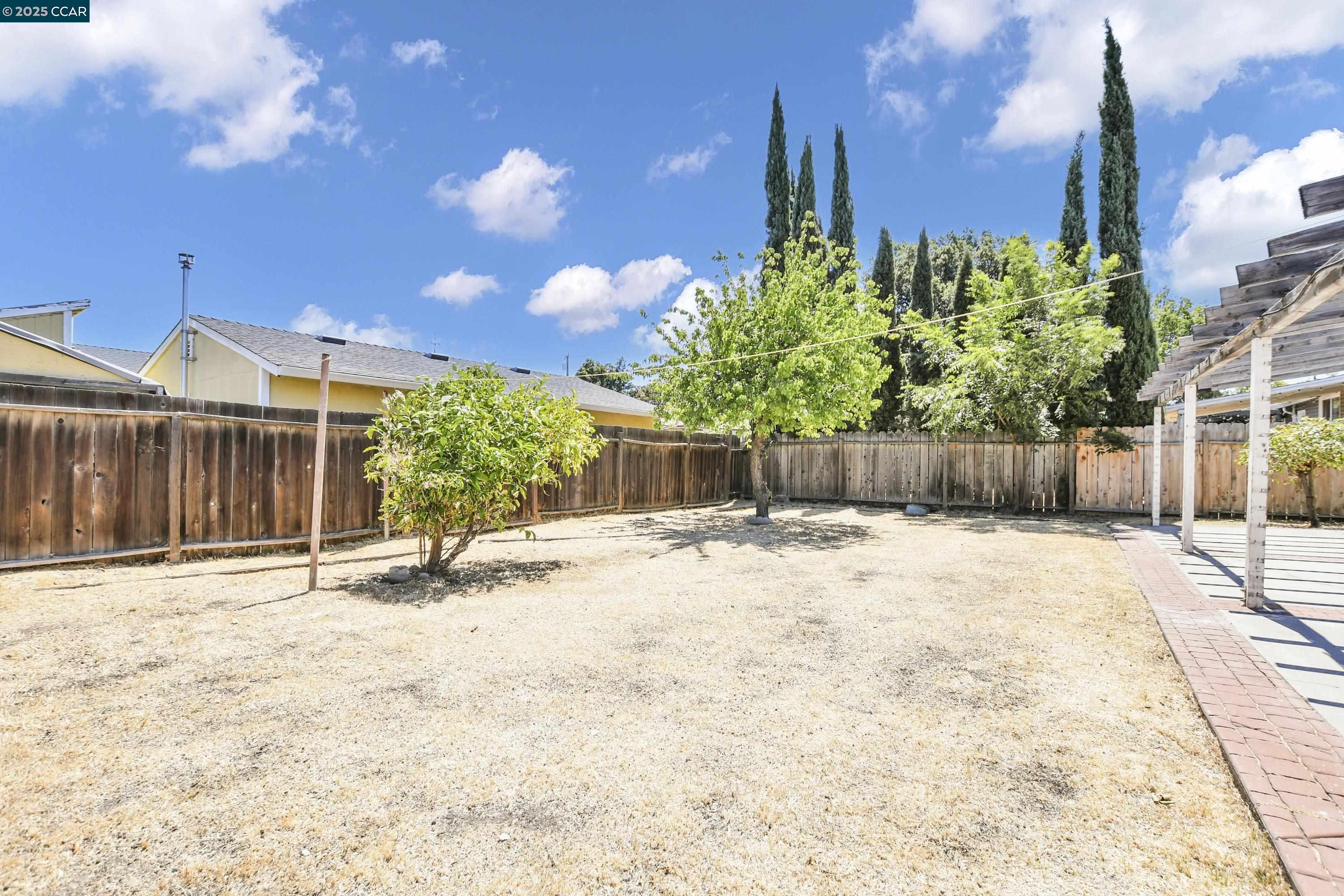 Detail Gallery Image 19 of 20 For 1919 Birch Ave, Antioch,  CA 94509 - 3 Beds | 1 Baths