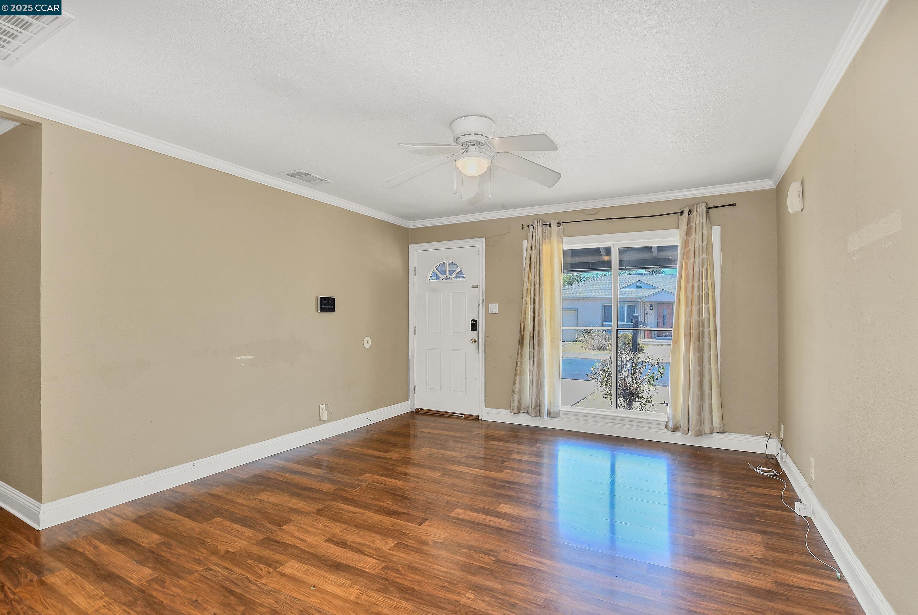 Detail Gallery Image 4 of 20 For 1919 Birch Ave, Antioch,  CA 94509 - 3 Beds | 1 Baths
