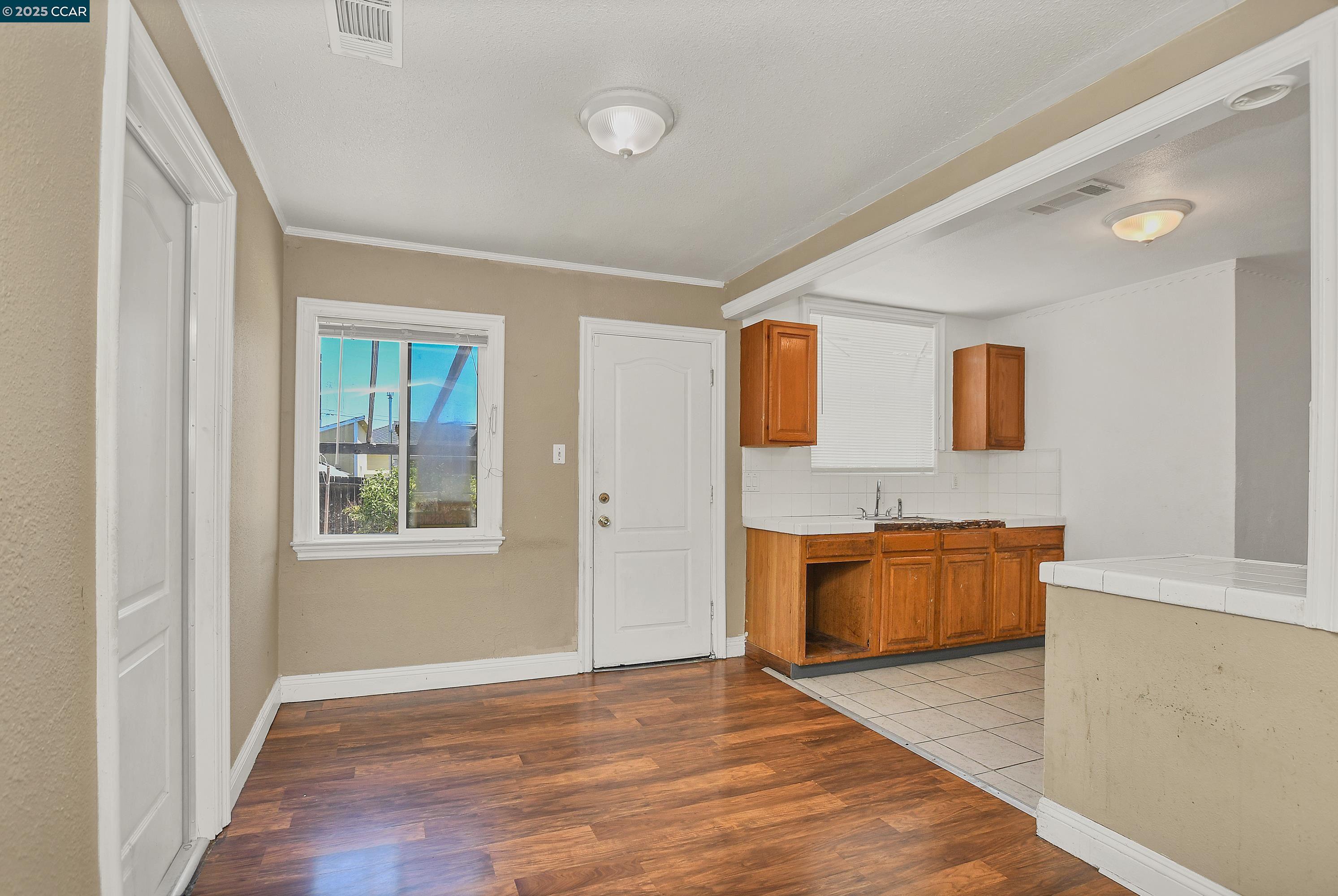 Detail Gallery Image 5 of 20 For 1919 Birch Ave, Antioch,  CA 94509 - 3 Beds | 1 Baths