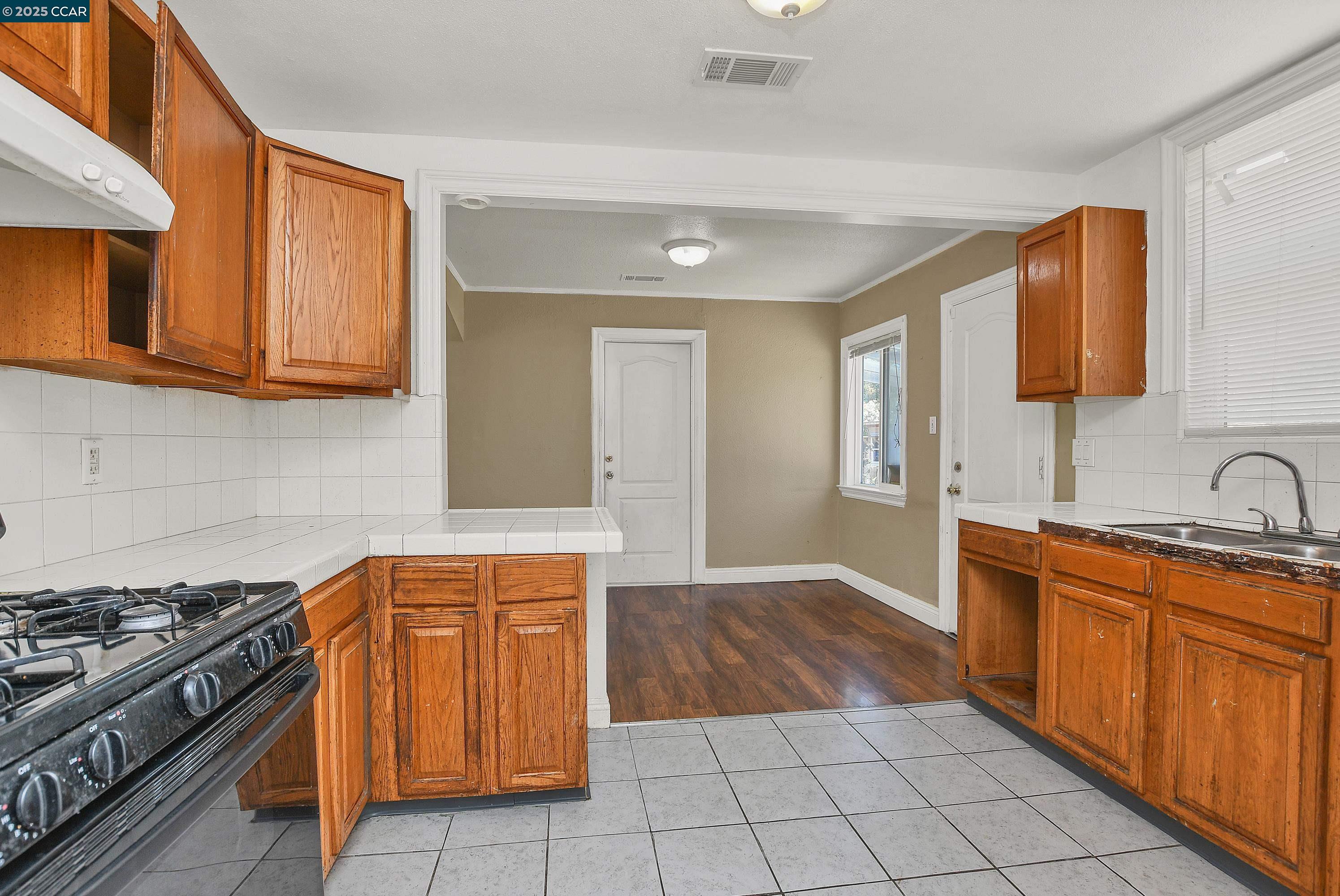 Detail Gallery Image 8 of 20 For 1919 Birch Ave, Antioch,  CA 94509 - 3 Beds | 1 Baths