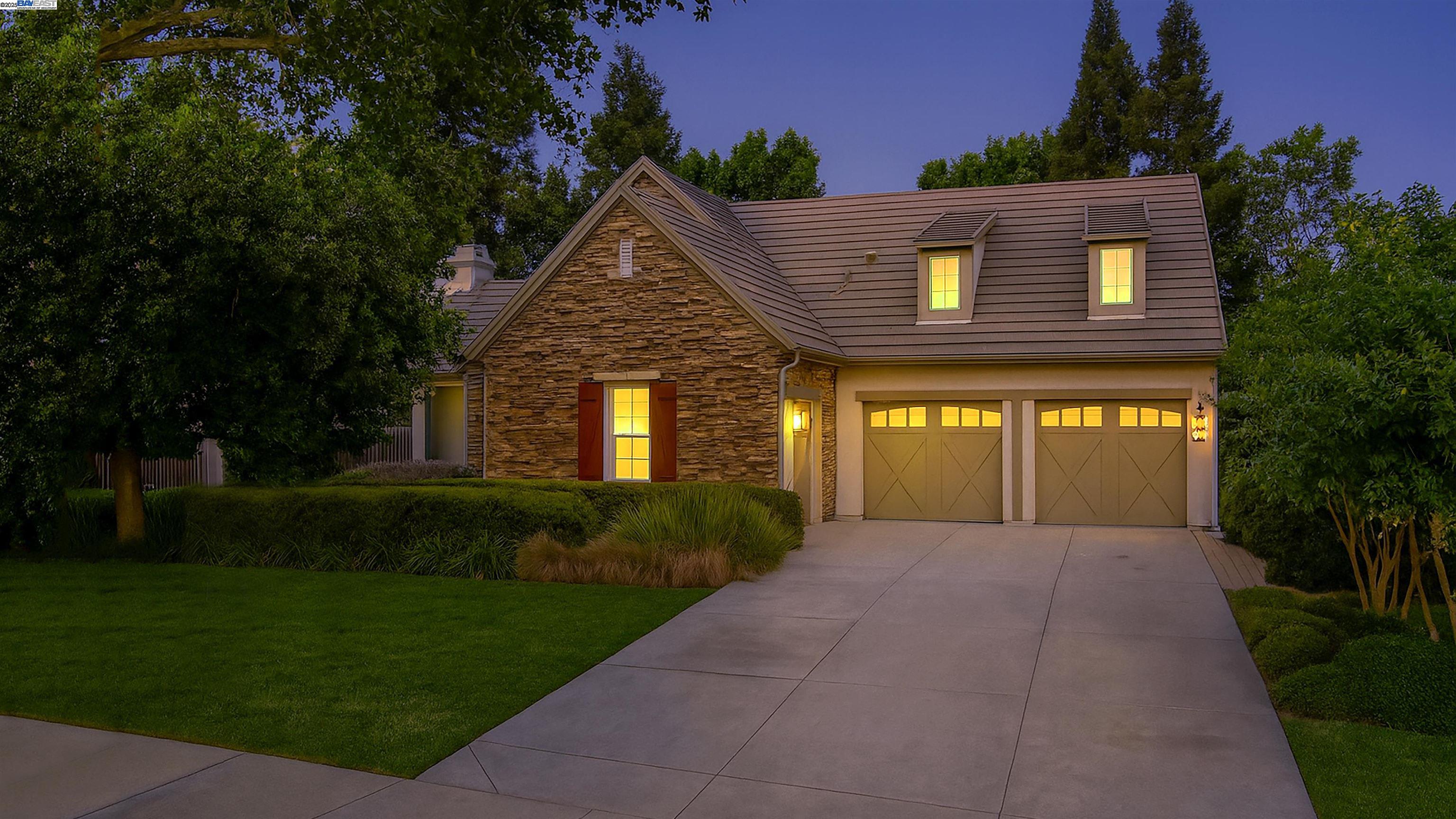 Detail Gallery Image 1 of 60 For 1993 Fairway Oaks Dr, Ripon,  CA 95366 - 3 Beds | 3/1 Baths