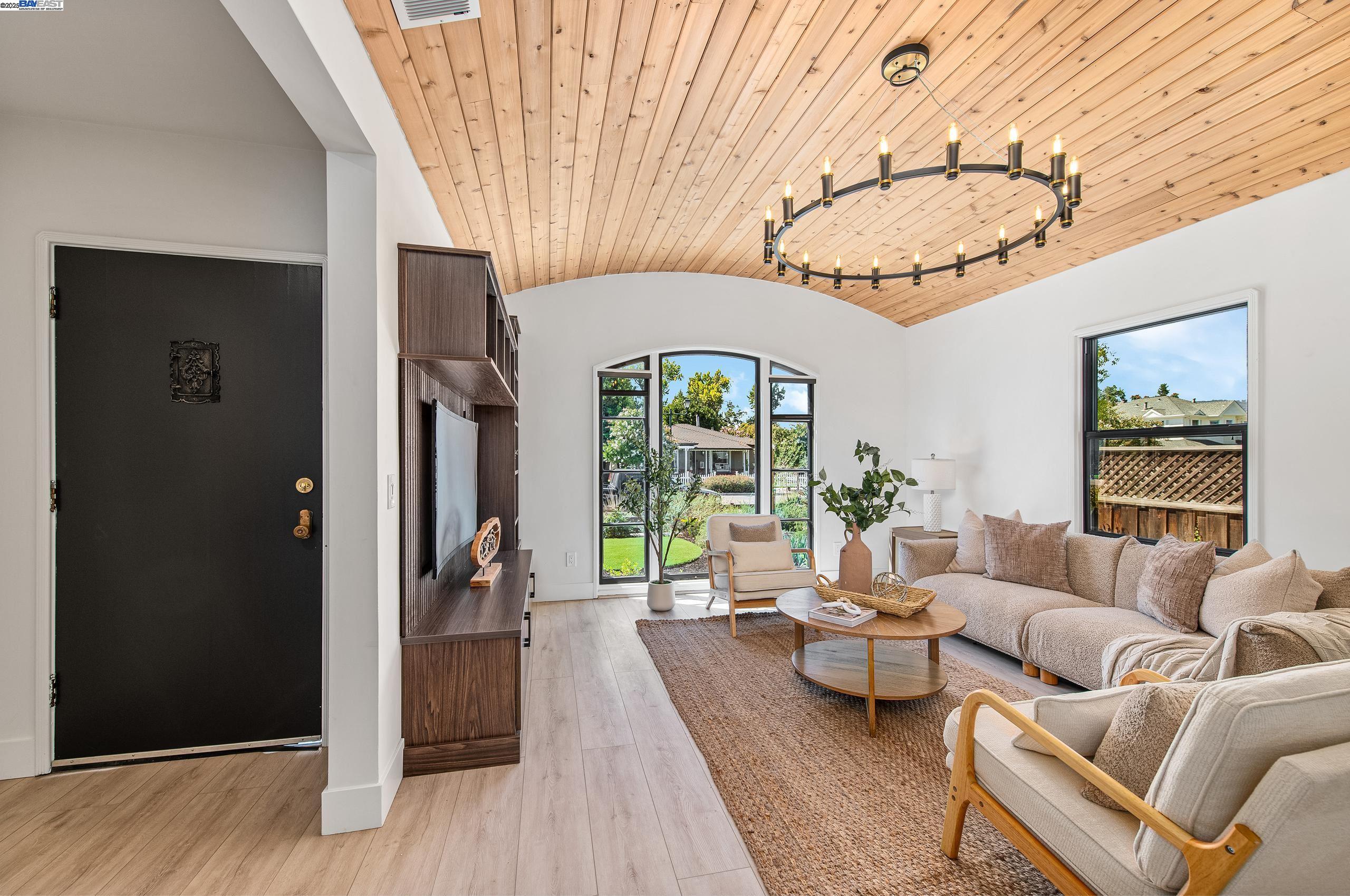 Detail Gallery Image 10 of 49 For 4073 Stanley Blvd, Pleasanton,  CA 94566 - 5 Beds | 3 Baths