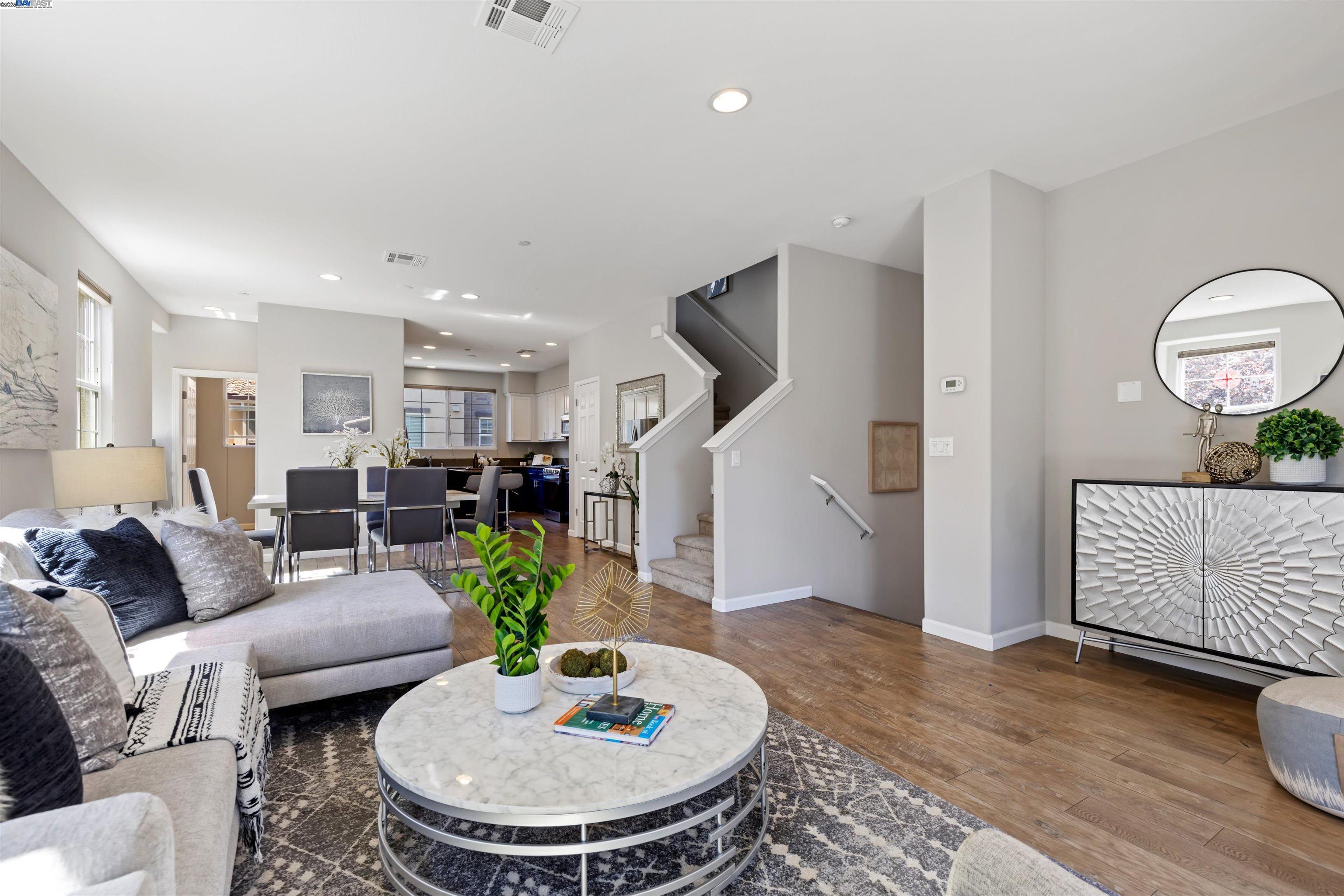 Photo #5: 41107386 Listing 