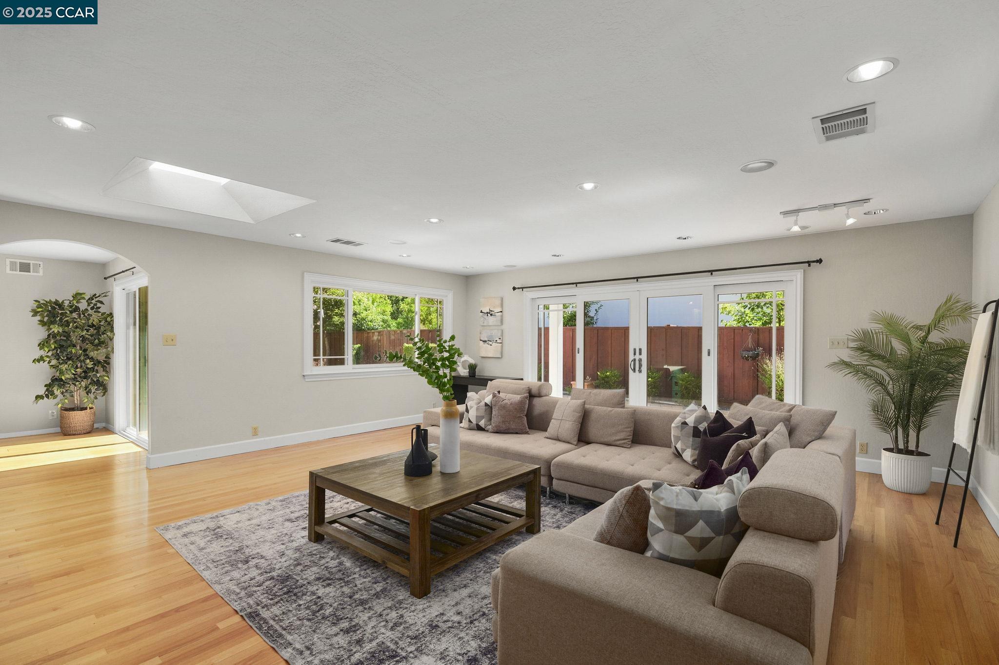 Detail Gallery Image 11 of 29 For 231 Los Felicas Ave, Walnut Creek,  CA 94598 - 4 Beds | 2 Baths