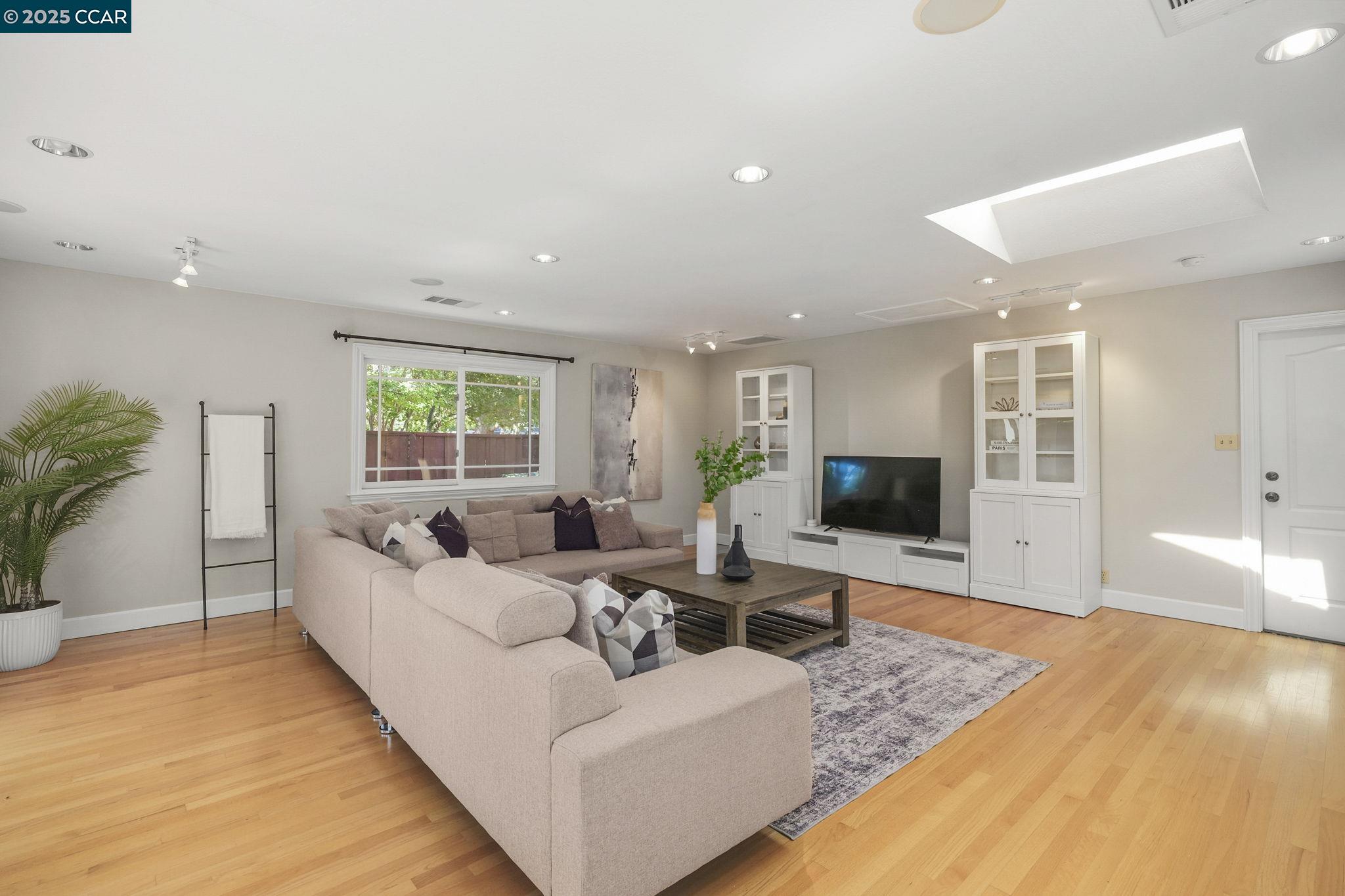 Detail Gallery Image 12 of 29 For 231 Los Felicas Ave, Walnut Creek,  CA 94598 - 4 Beds | 2 Baths
