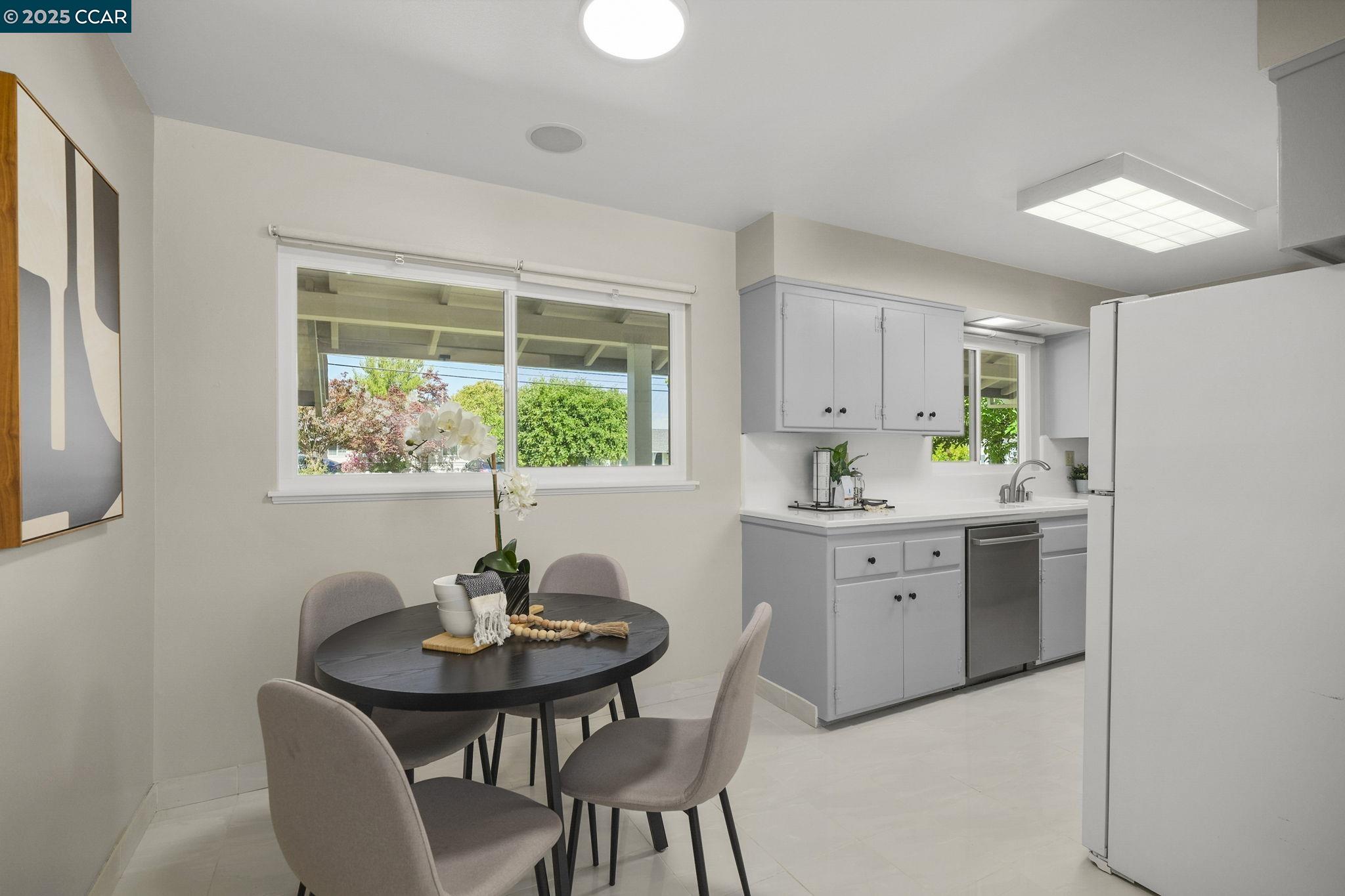 Detail Gallery Image 13 of 29 For 231 Los Felicas Ave, Walnut Creek,  CA 94598 - 4 Beds | 2 Baths