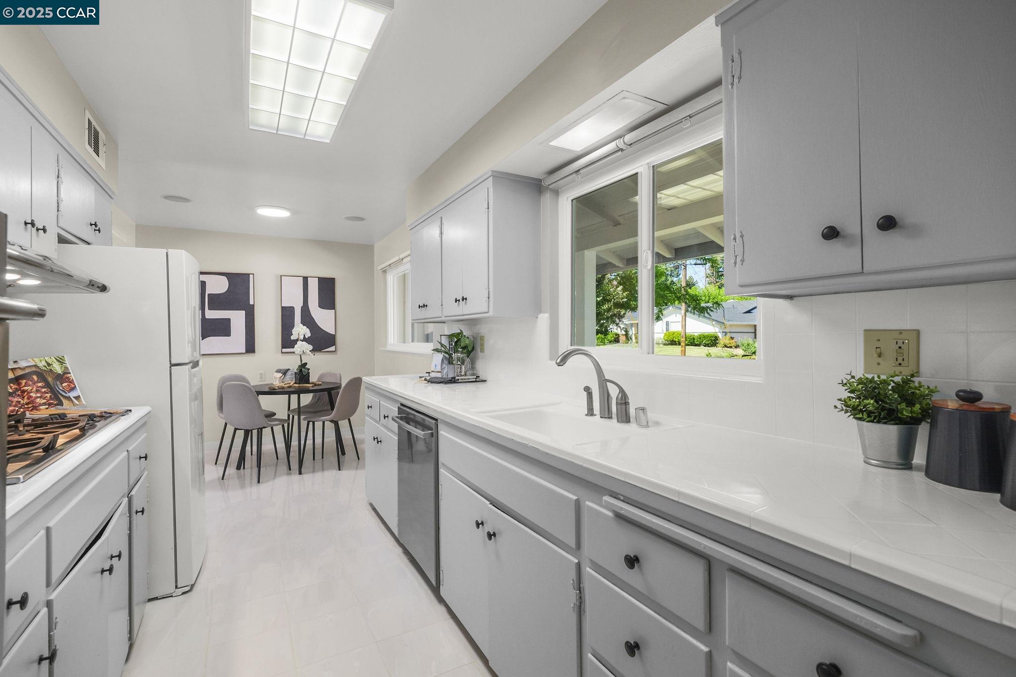 Detail Gallery Image 16 of 29 For 231 Los Felicas Ave, Walnut Creek,  CA 94598 - 4 Beds | 2 Baths