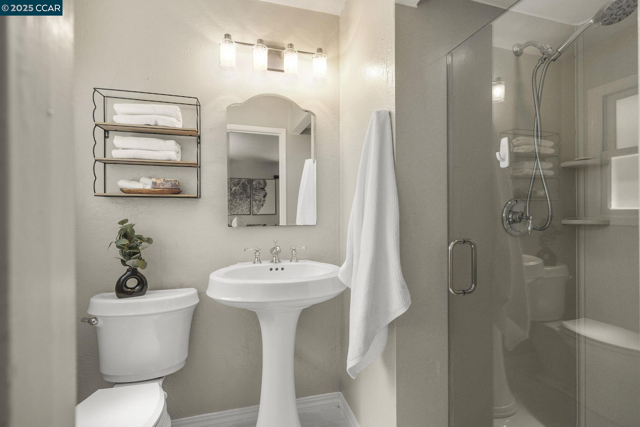 Detail Gallery Image 19 of 29 For 231 Los Felicas Ave, Walnut Creek,  CA 94598 - 4 Beds | 2 Baths