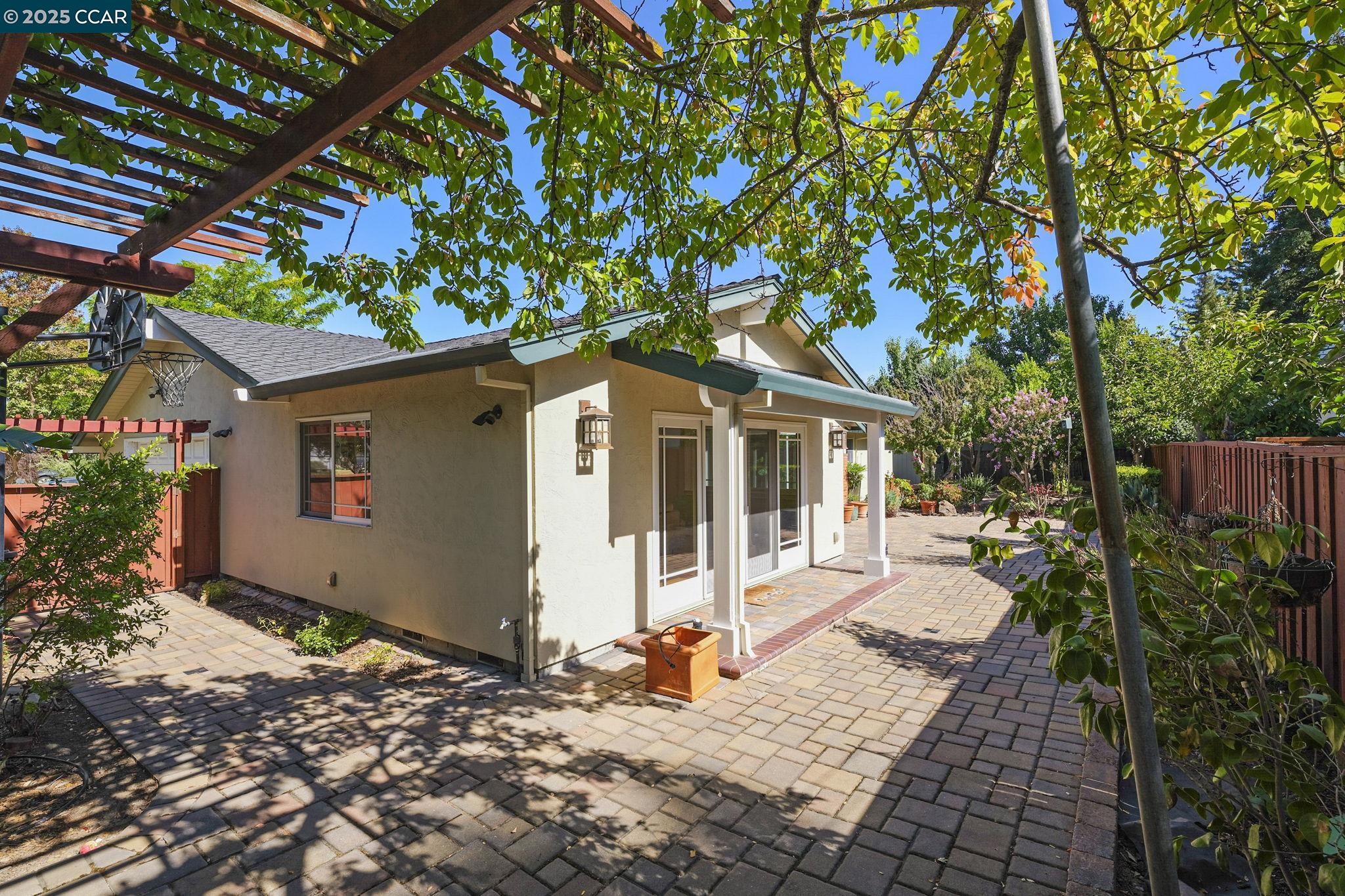 Detail Gallery Image 24 of 29 For 231 Los Felicas Ave, Walnut Creek,  CA 94598 - 4 Beds | 2 Baths