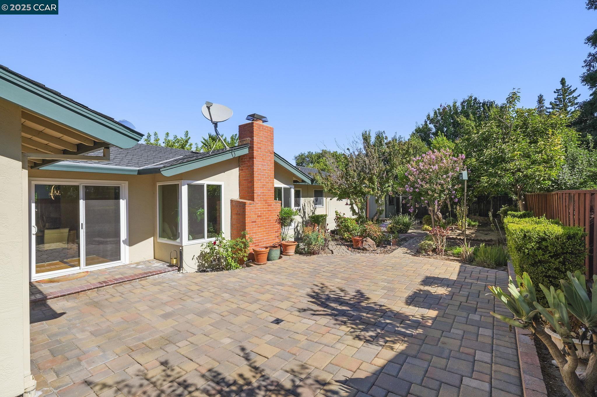 Detail Gallery Image 25 of 29 For 231 Los Felicas Ave, Walnut Creek,  CA 94598 - 4 Beds | 2 Baths