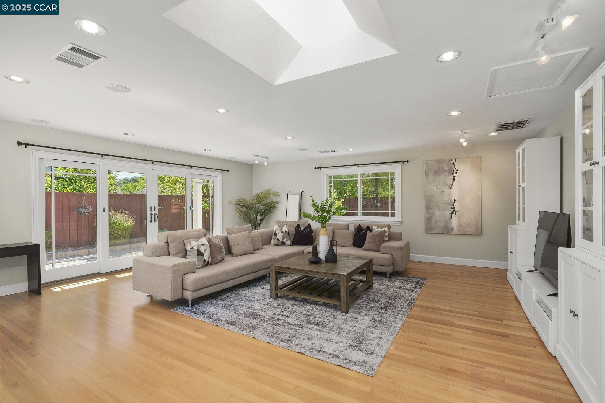 Detail Gallery Image 10 of 29 For 231 Los Felicas Ave, Walnut Creek,  CA 94598 - 4 Beds | 2 Baths