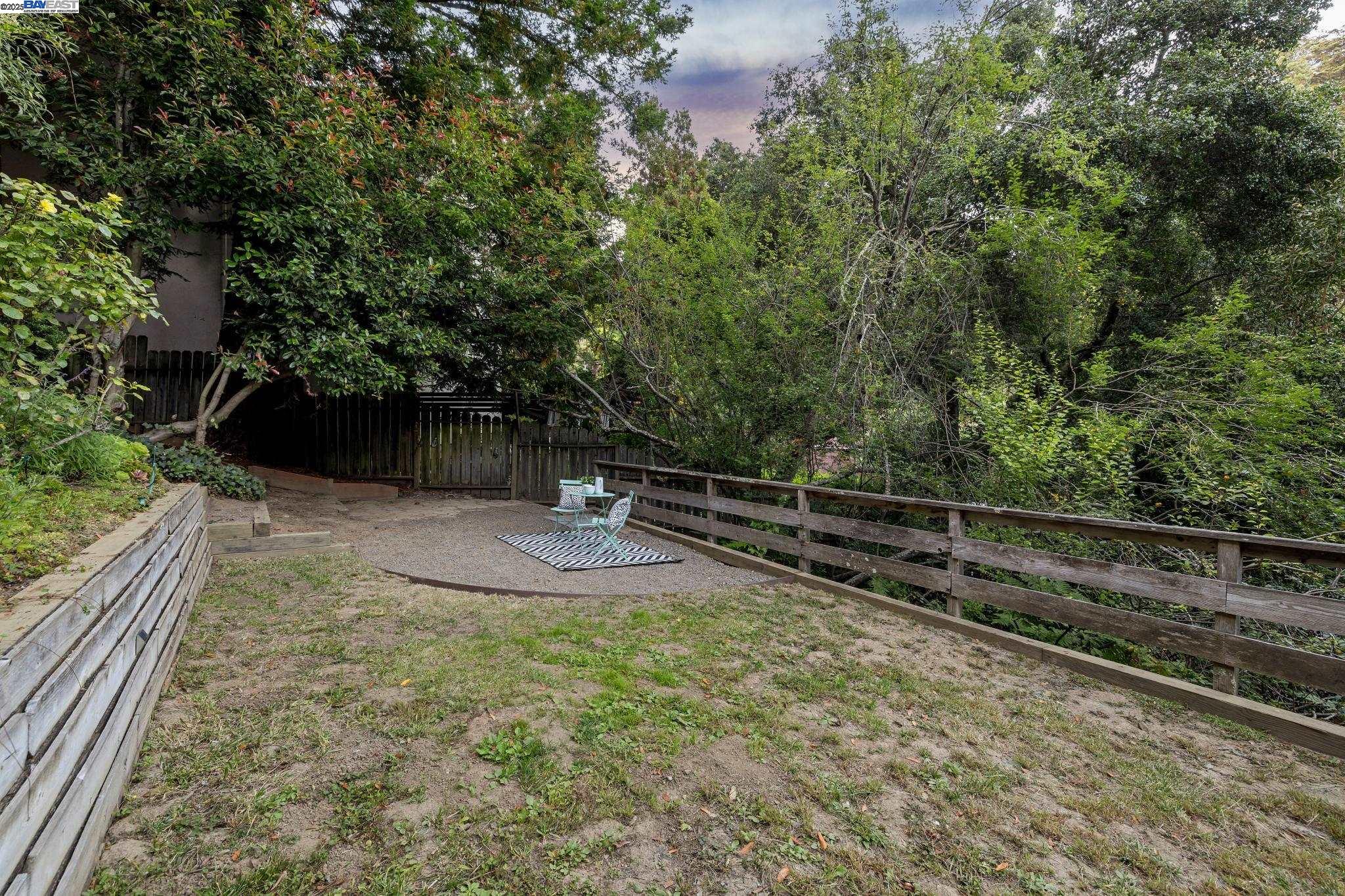 Detail Gallery Image 2 of 60 For 7350 Woodrow Drive, Oakland,  CA 94611 - 3 Beds | 2/1 Baths