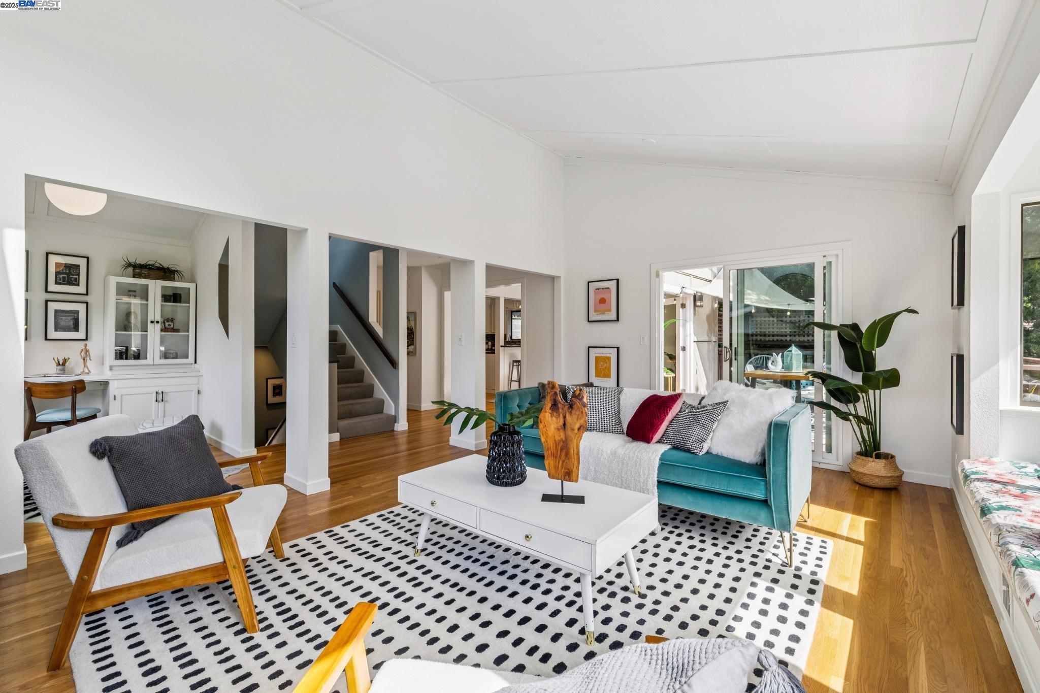 Detail Gallery Image 13 of 60 For 7350 Woodrow Drive, Oakland,  CA 94611 - 3 Beds | 2/1 Baths